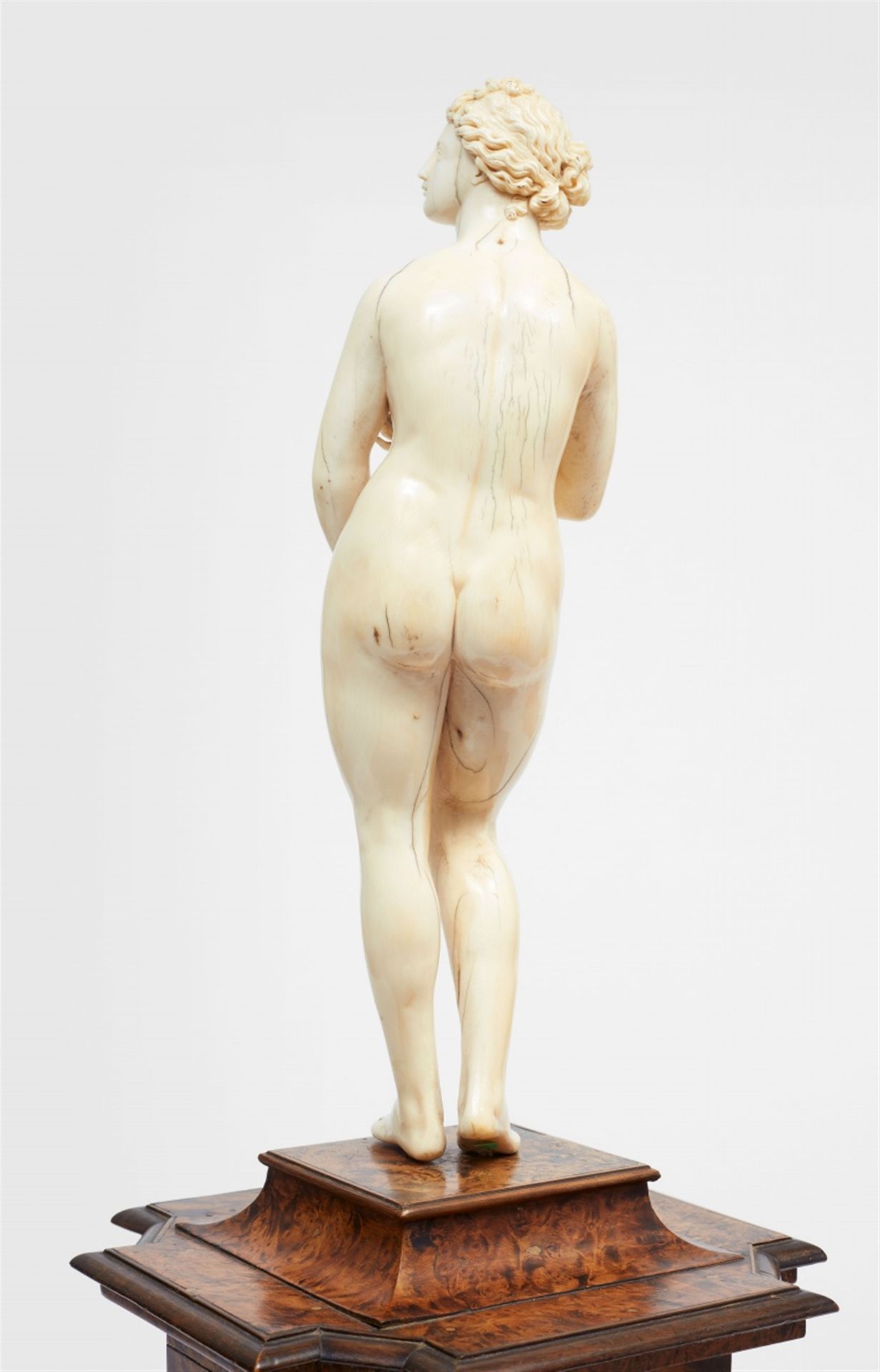 A carved ivory figure of the Venus Medici - Image 2 of 2