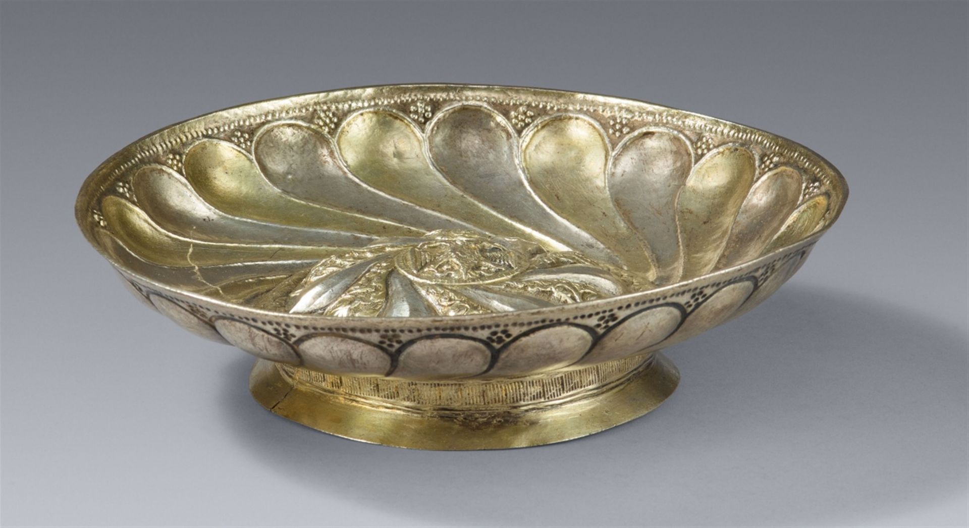 A late Gothic silver tazza with the Imperial Eagle - Image 3 of 3