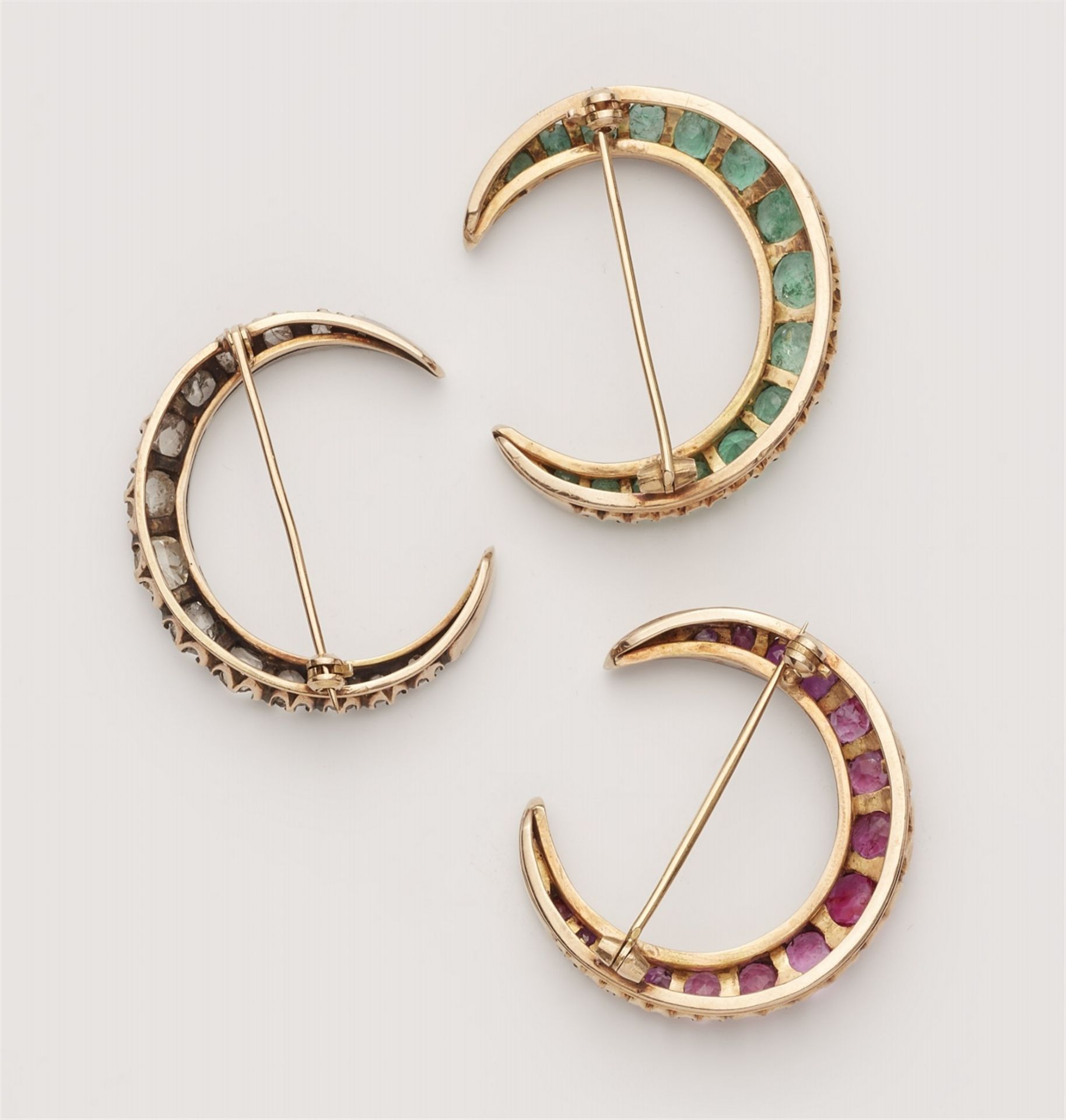 Three 14k gold crescent moon brooches - Image 2 of 3