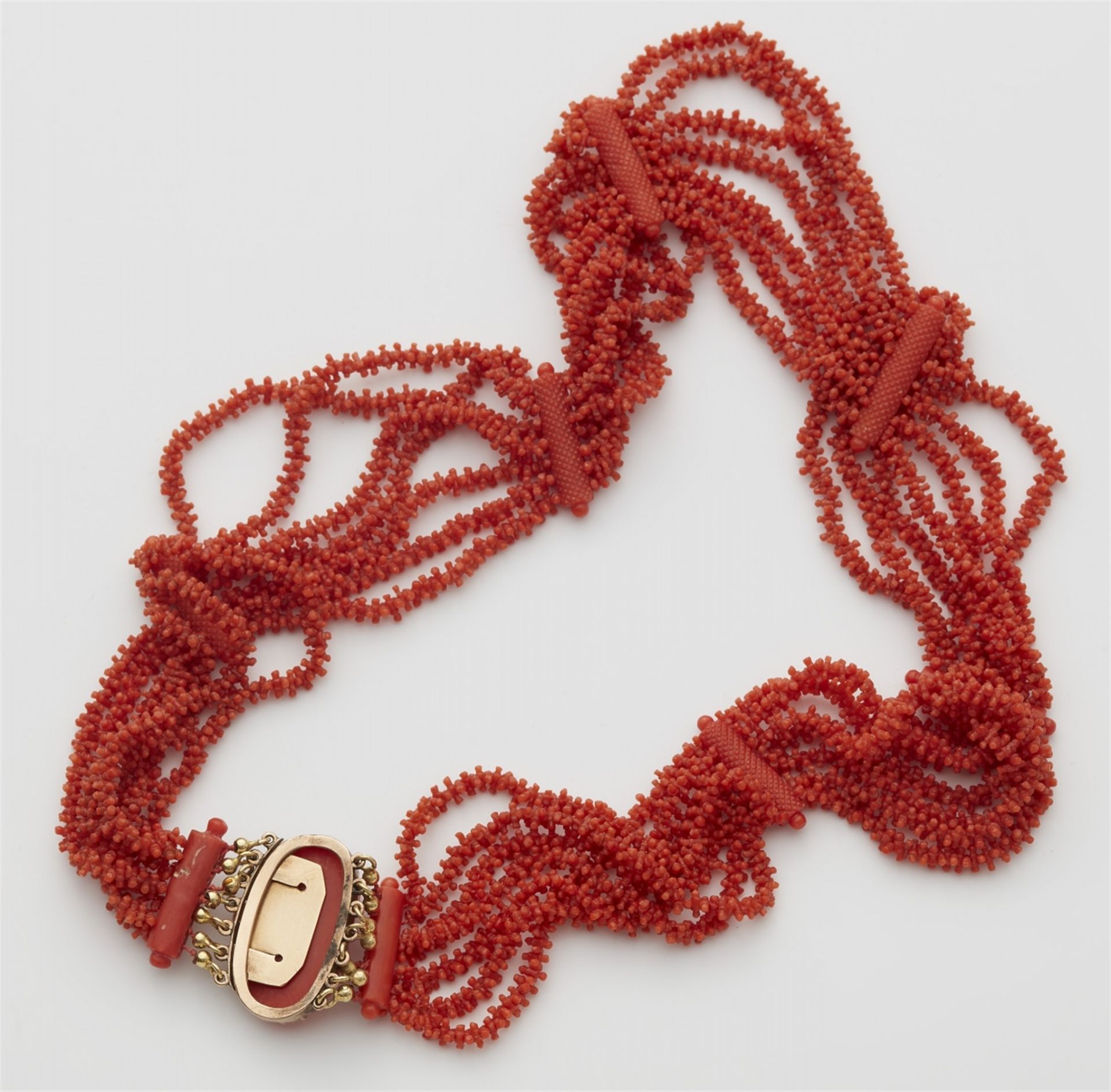 A 14k red gold coral necklace with a shell cameo clasp - Image 2 of 2