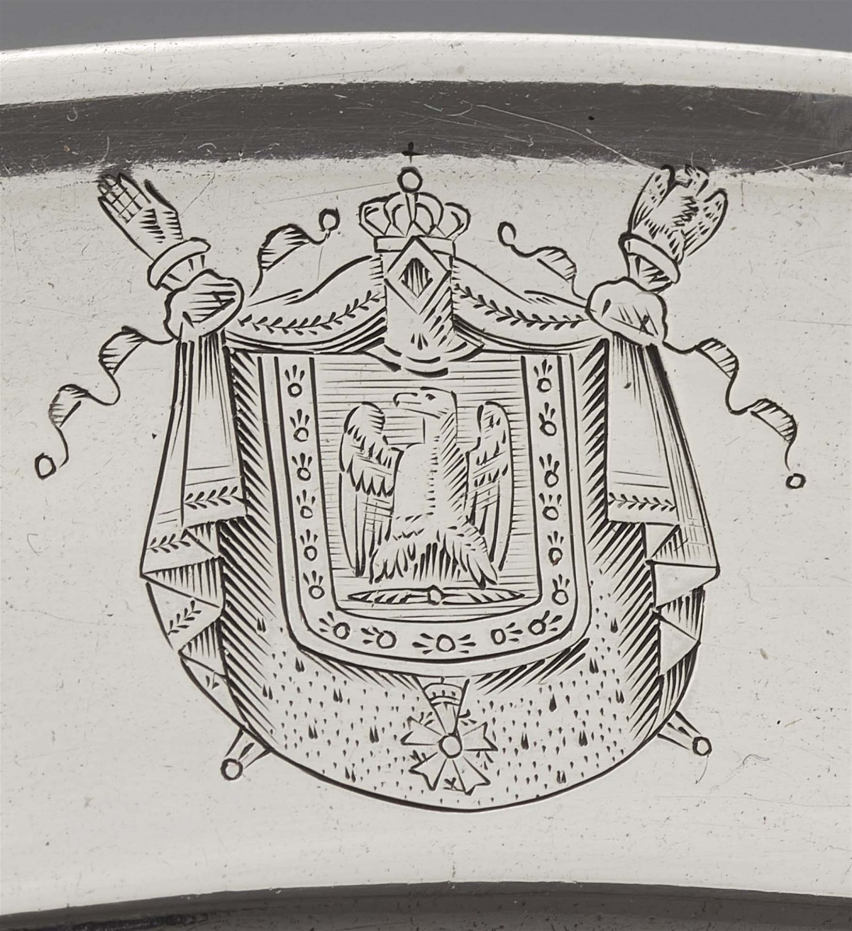 A Parisian silver plate from the Emperor Napoleon I's Service de Campagne - Image 4 of 4