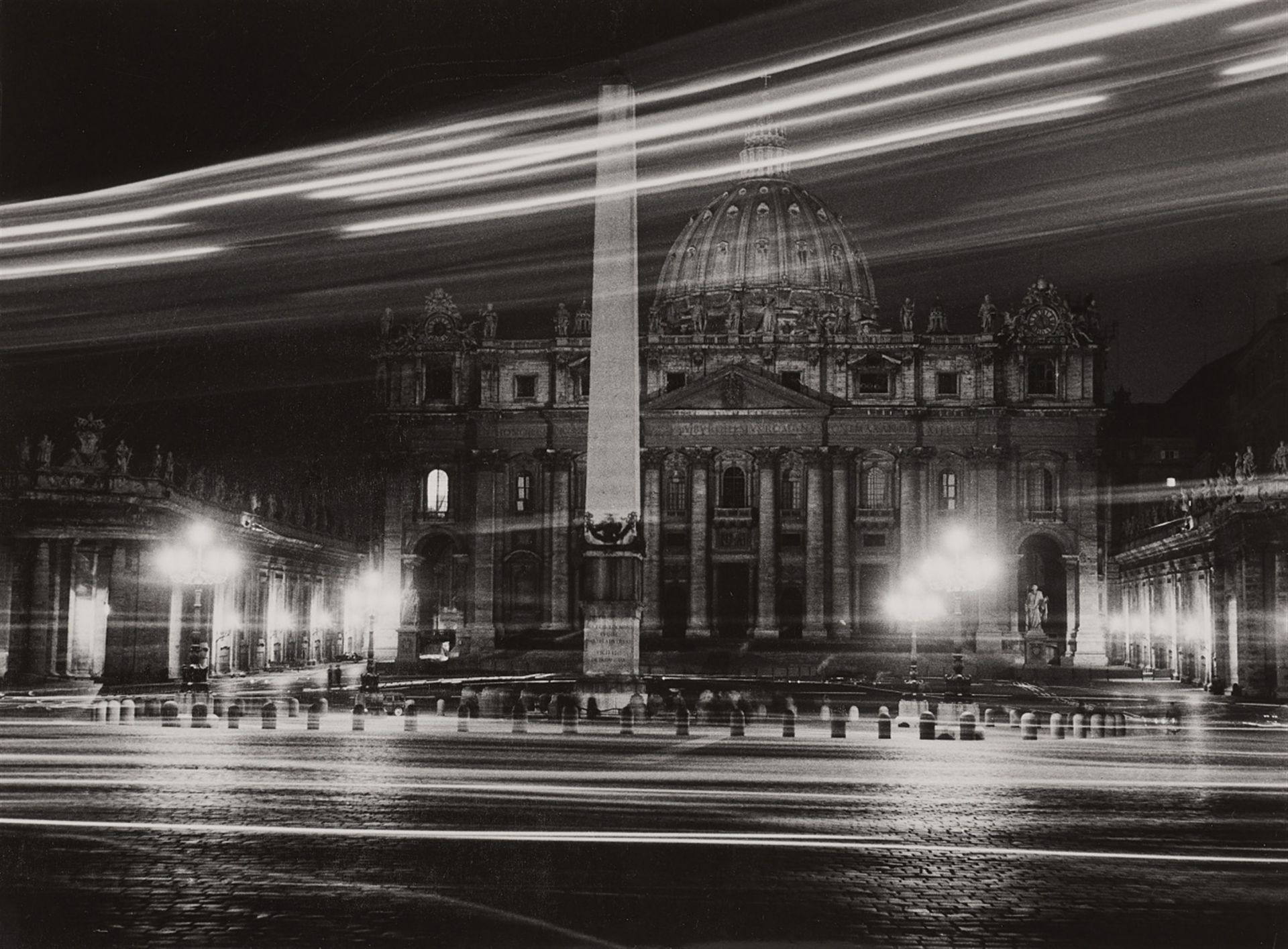 Herbert List, Peterskirche bei Nacht, Rom