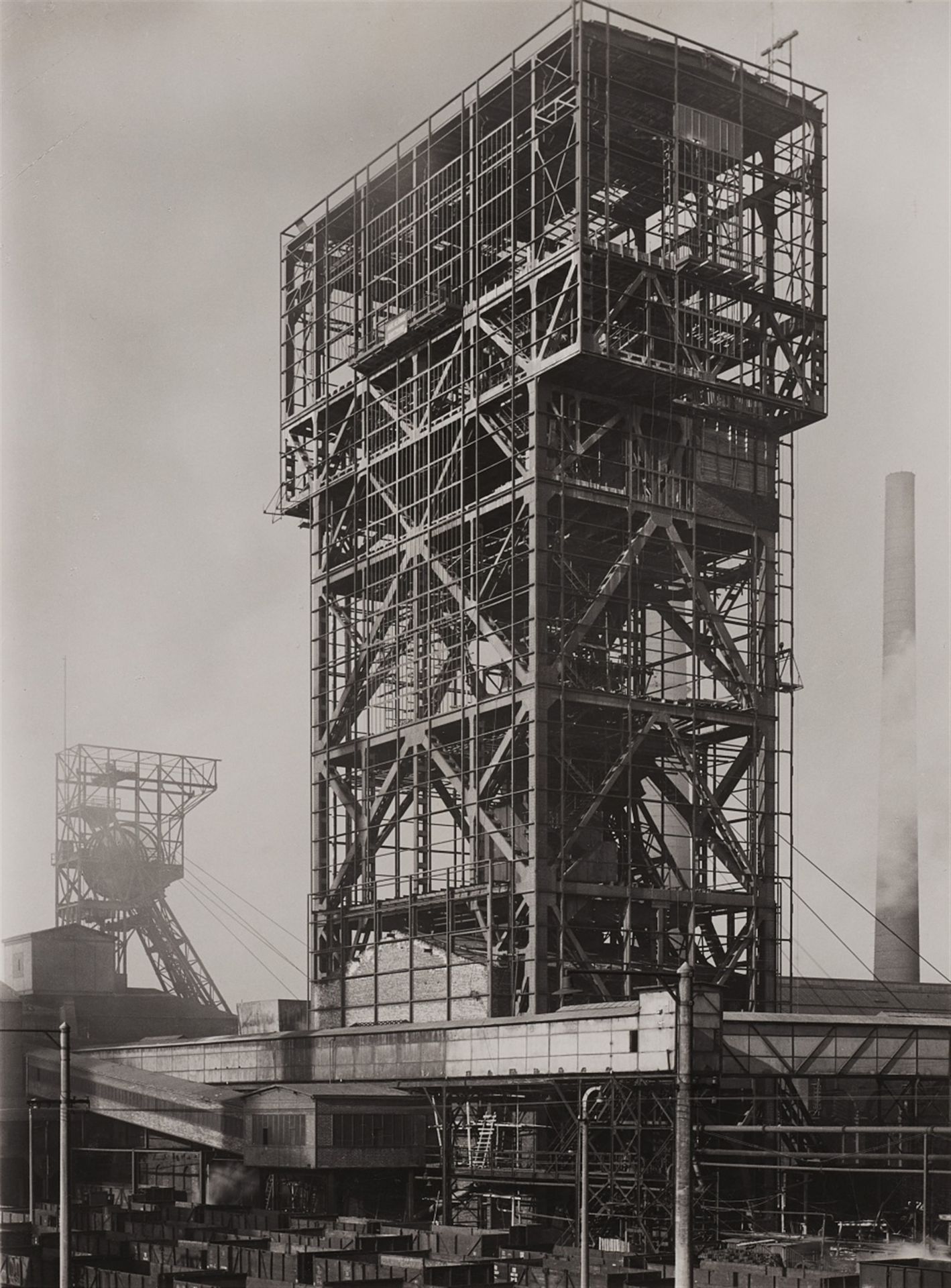 Albert Renger-Patzsch, Hammerhead winding tower, Heinrich Robert Colliery, Hamm