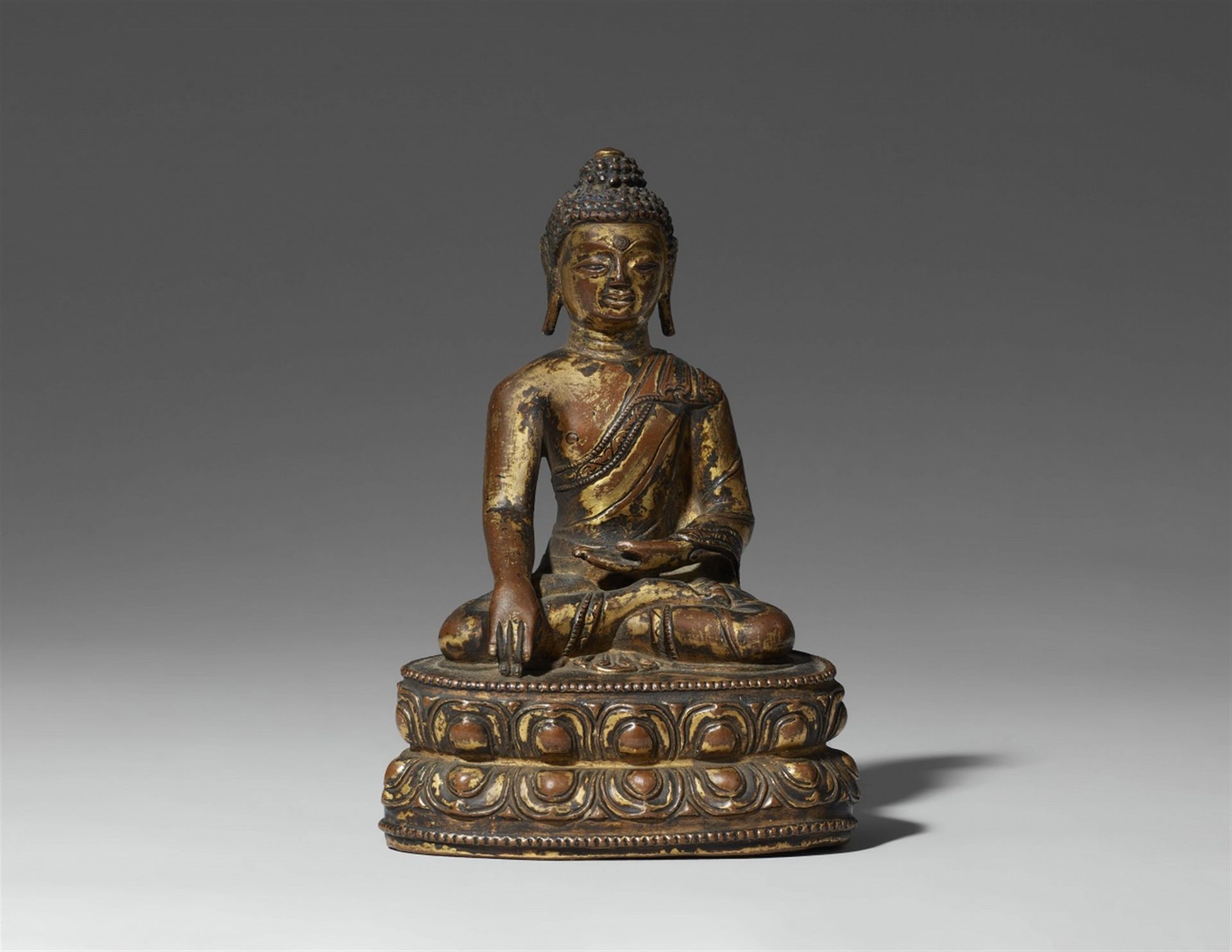 Buddha Shakyamuni. Feuervergoldete Bronze. Tibet. 15./16. Jh.