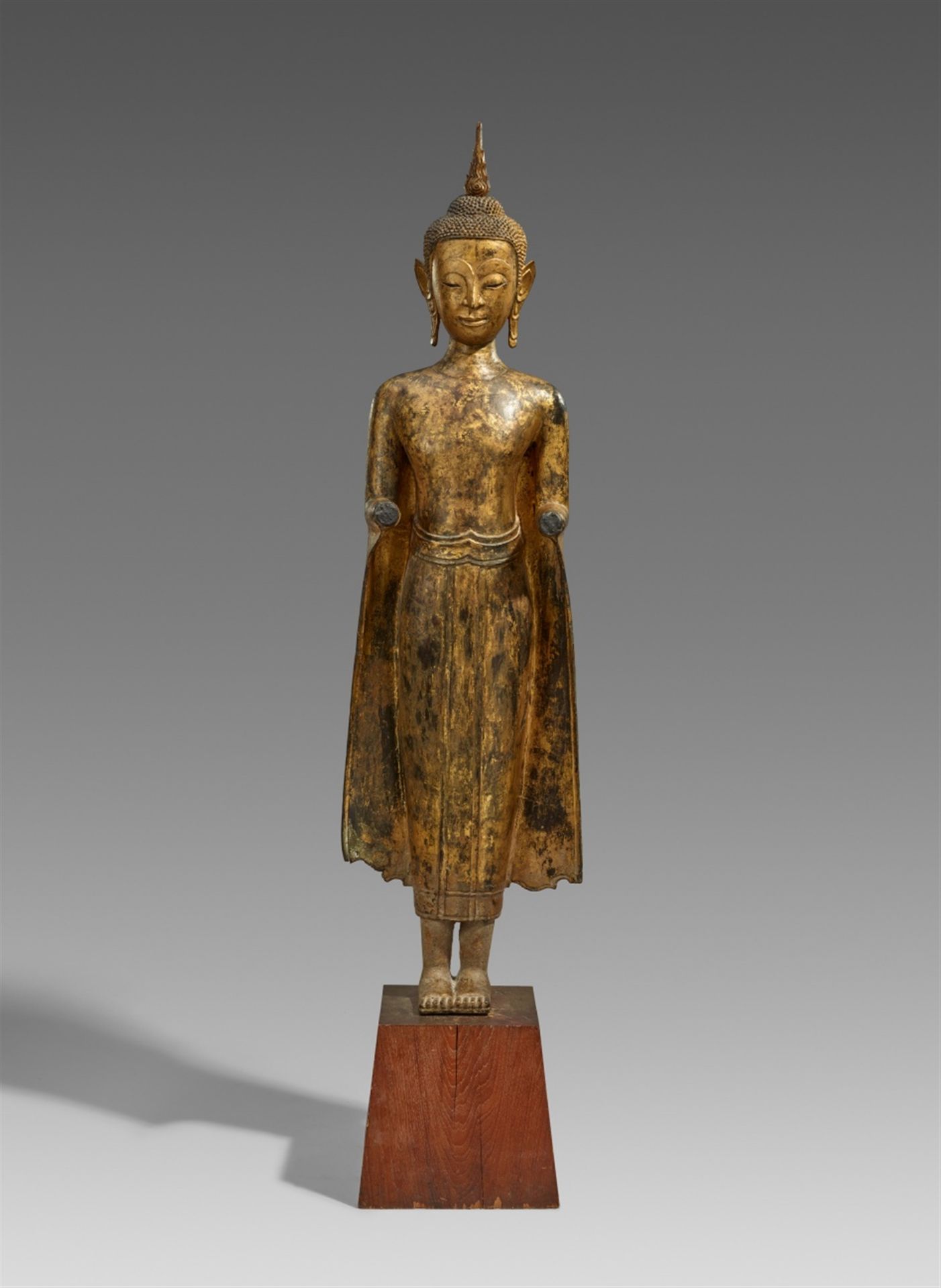 Großer Buddha. Bronze, über Schwarzlack vergoldet. Thailand, Ayutthaya.  17./18. Jh.