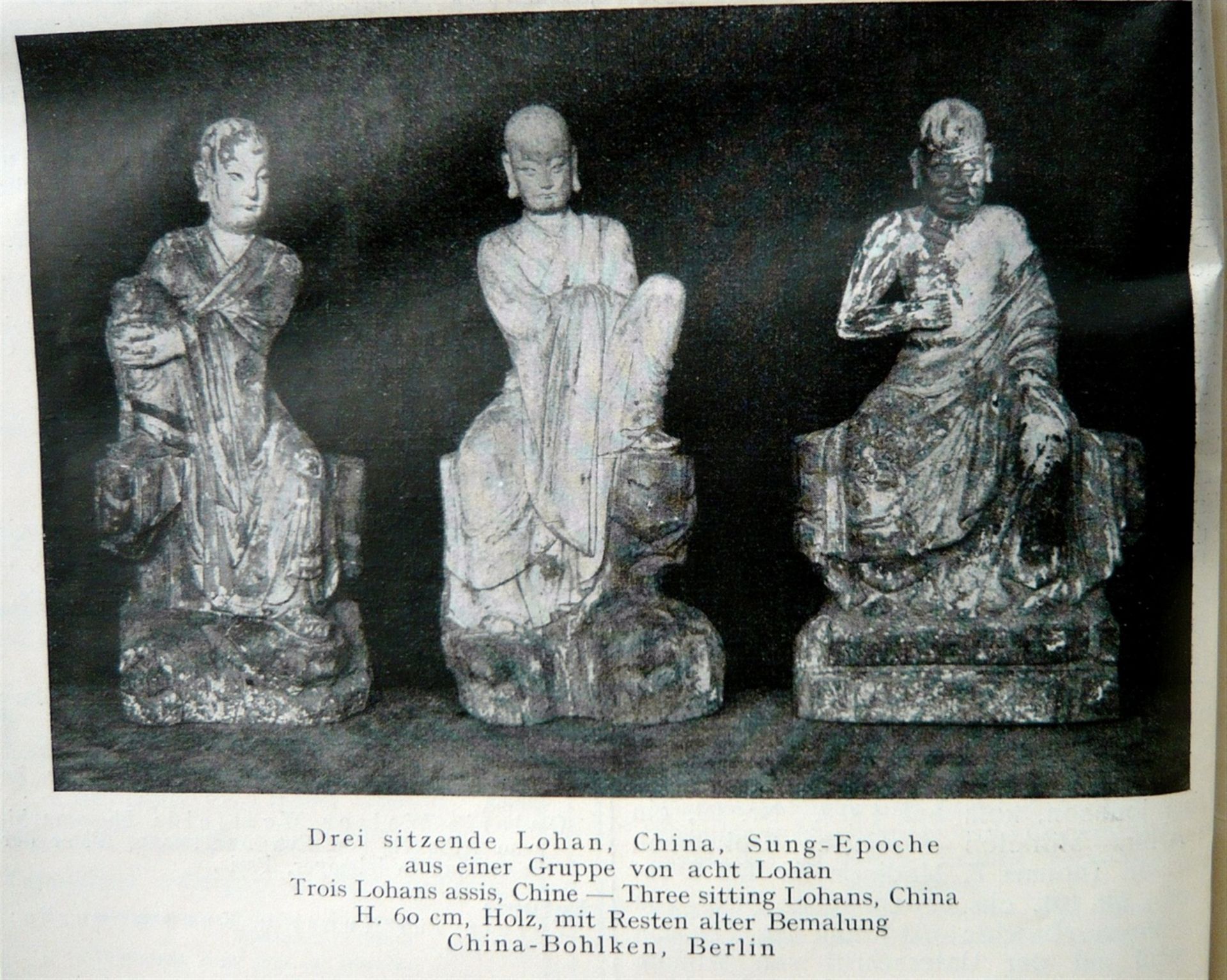 Figur eines sitzenden luohan. Holz mit Resten einer Farbfassung. Ming-Zeit, 16./17. Jh, - Bild 2 aus 3