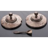 Nice pair of silver jammers lids, beautiful models French Restoration period 1830. Weight 72 g,
