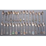 Set of 44 spoons