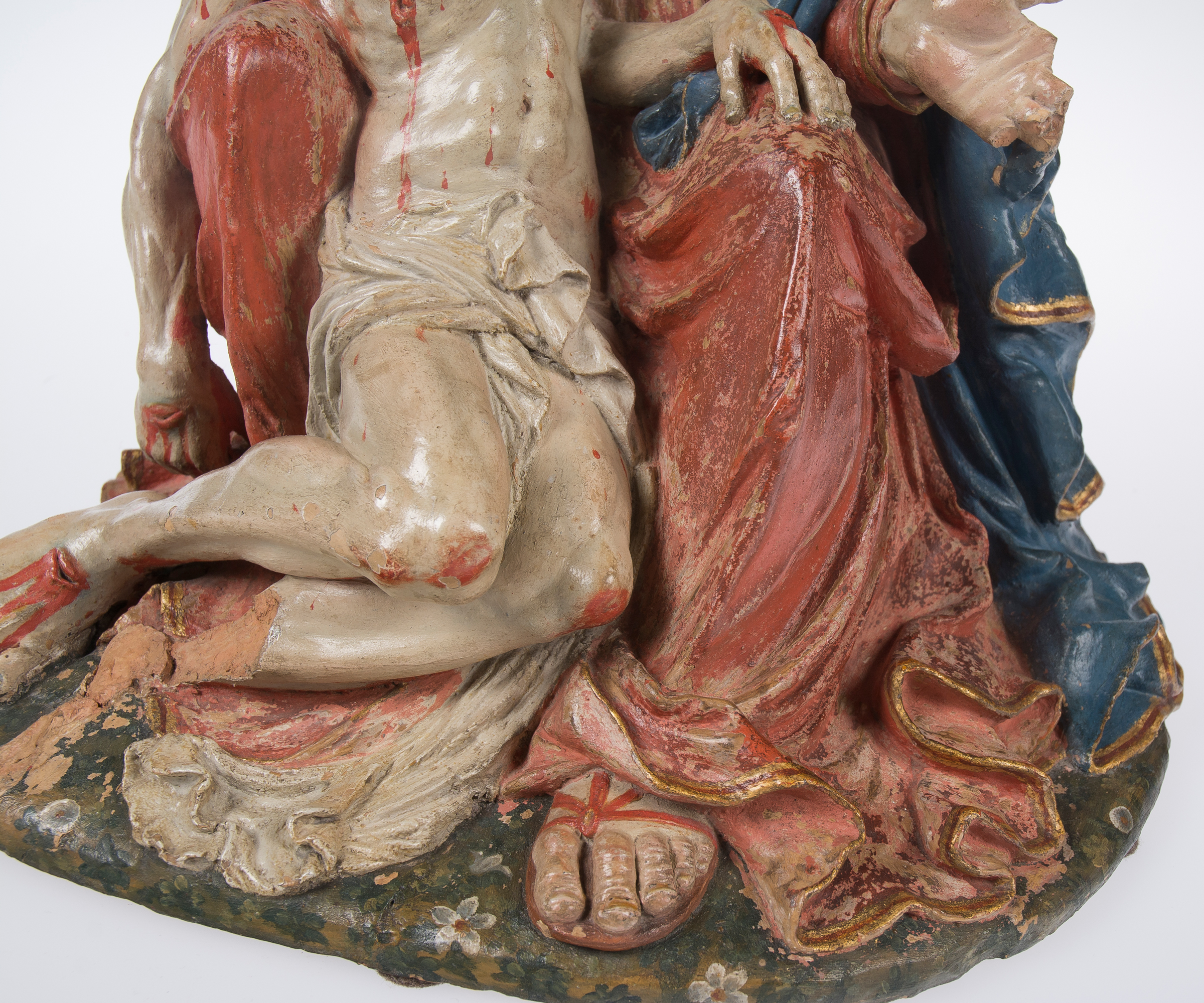 "Pietà". Polychromed and gilded terracotta sculpture. Andalusian School. Granada. Late 17th ce - Image 7 of 9