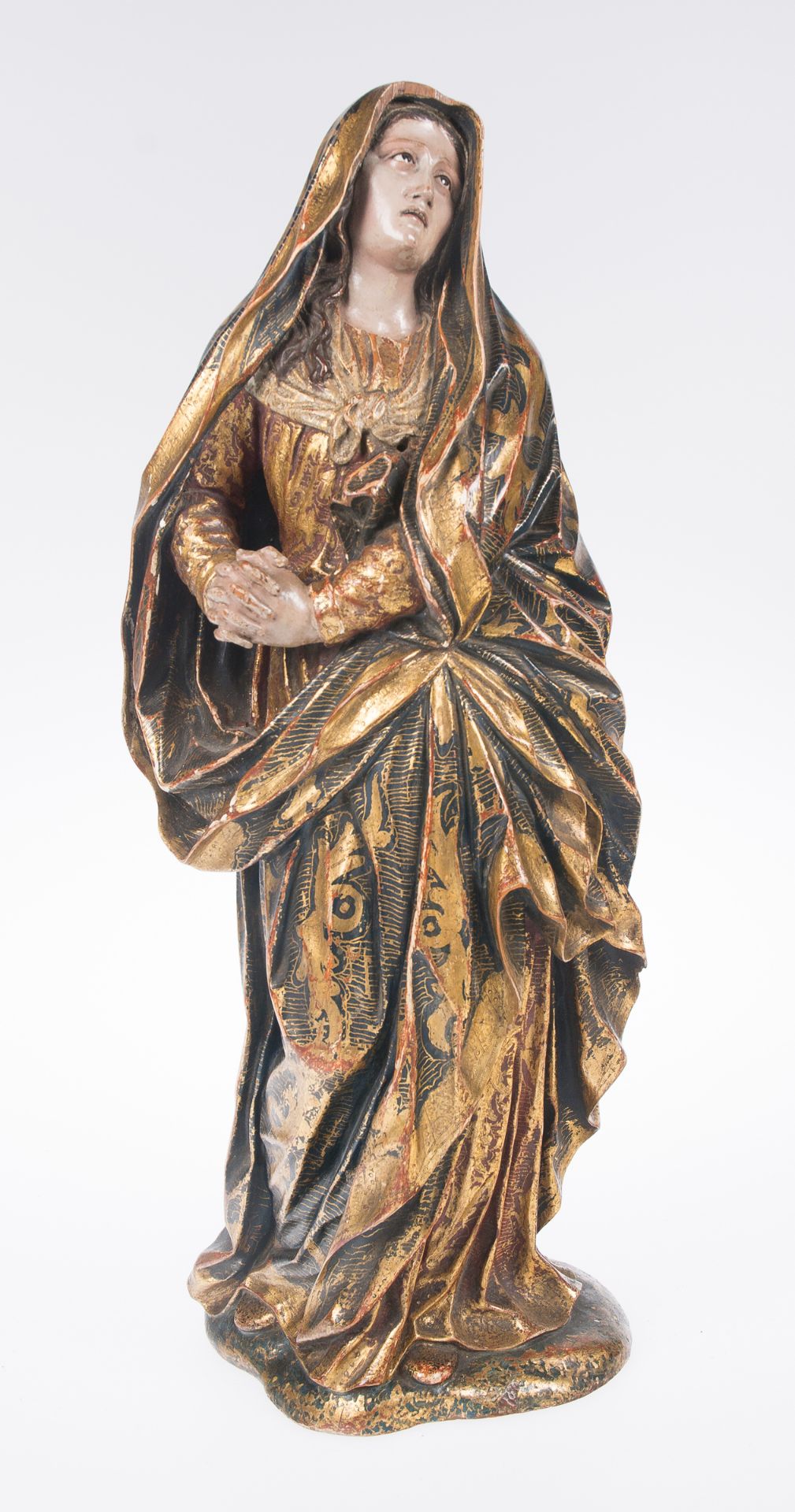 "Our Lady of Sorrows and Saint John". Pair of carved, gilded, estofado technique and polychromed sc - Image 2 of 16