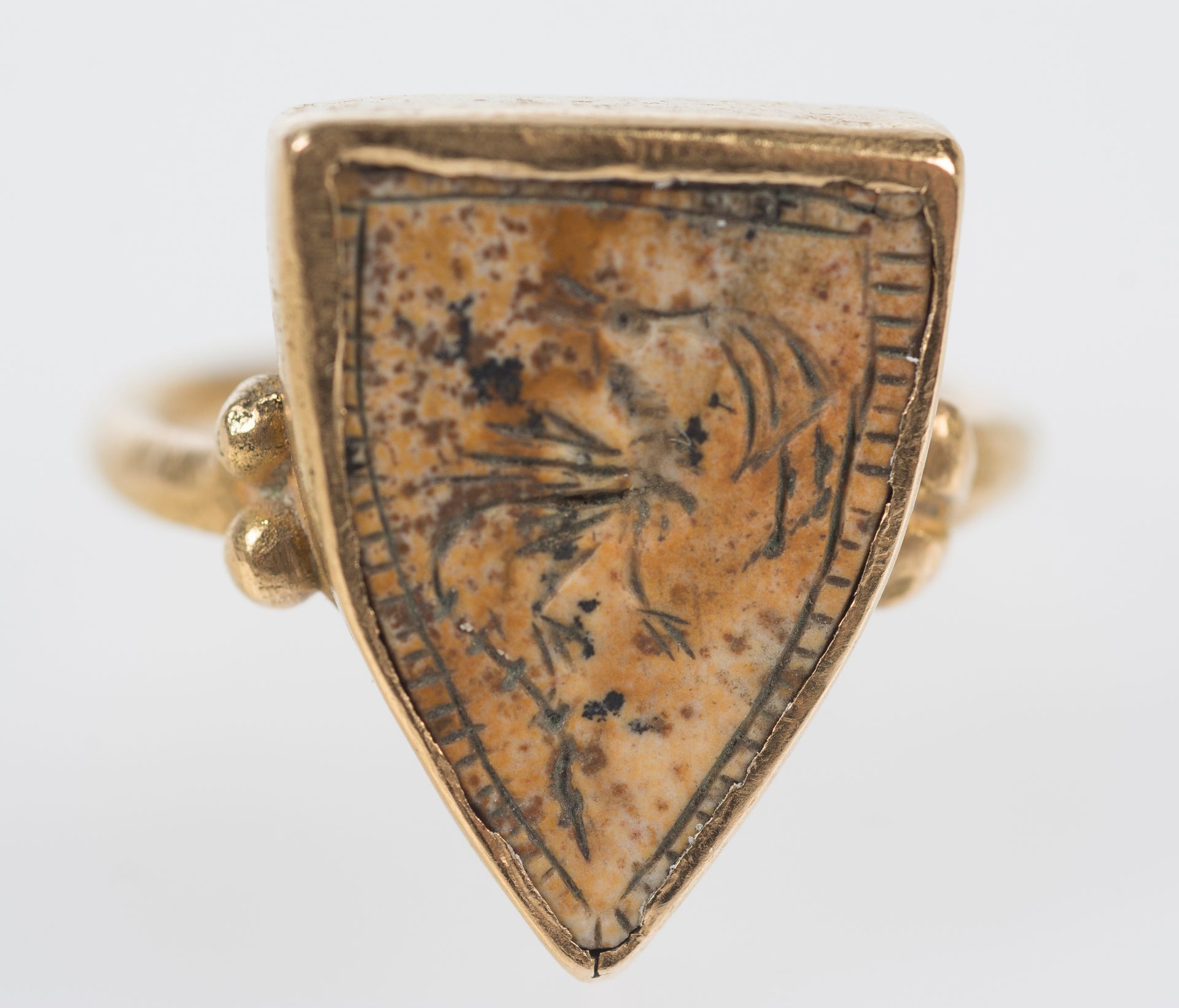 Gold and jasper ring. Medieval period. Gothic. Circa 1400. - Image 4 of 5