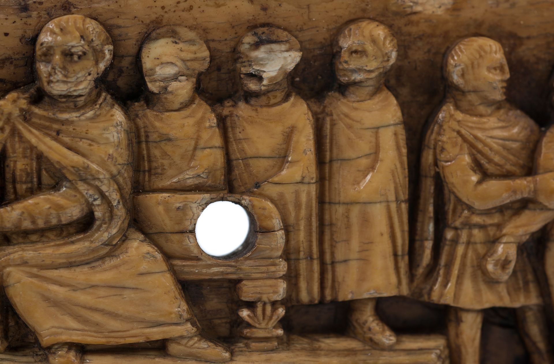 "The trial of Christ". Sculpted ivory relief. Carolingian Period. 6th - 9th century. - Bild 5 aus 9