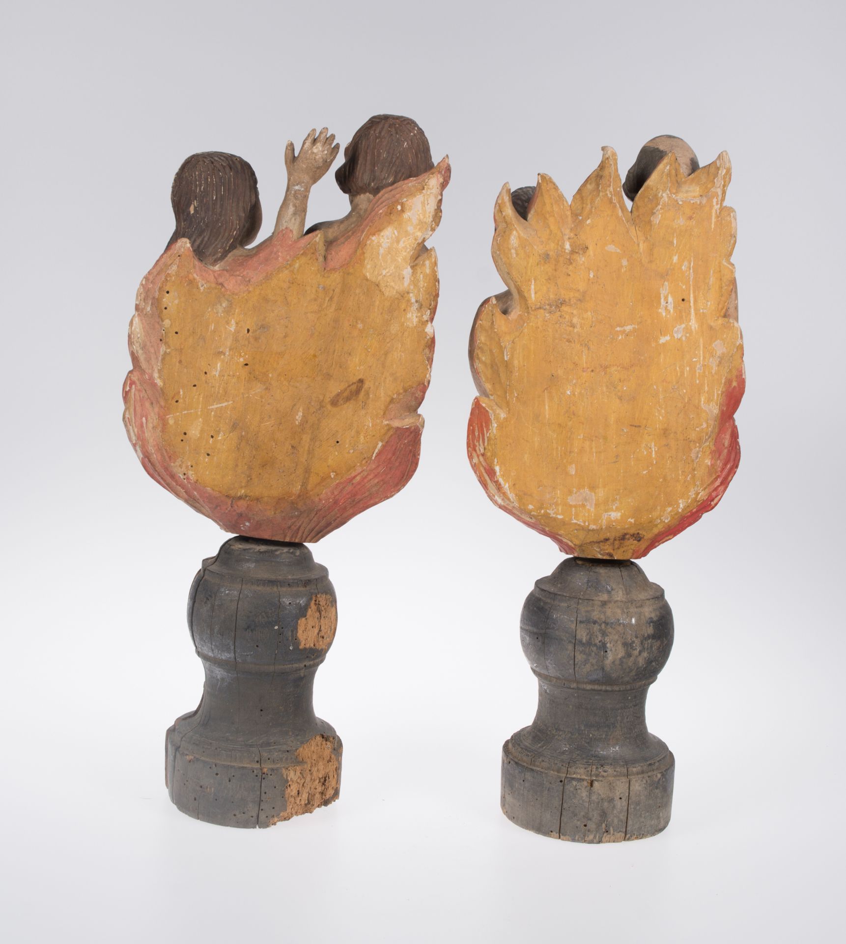 "Souls in Purgatory". Pair of carved and polychromed wooden sculptures. 17th century. - Image 2 of 2