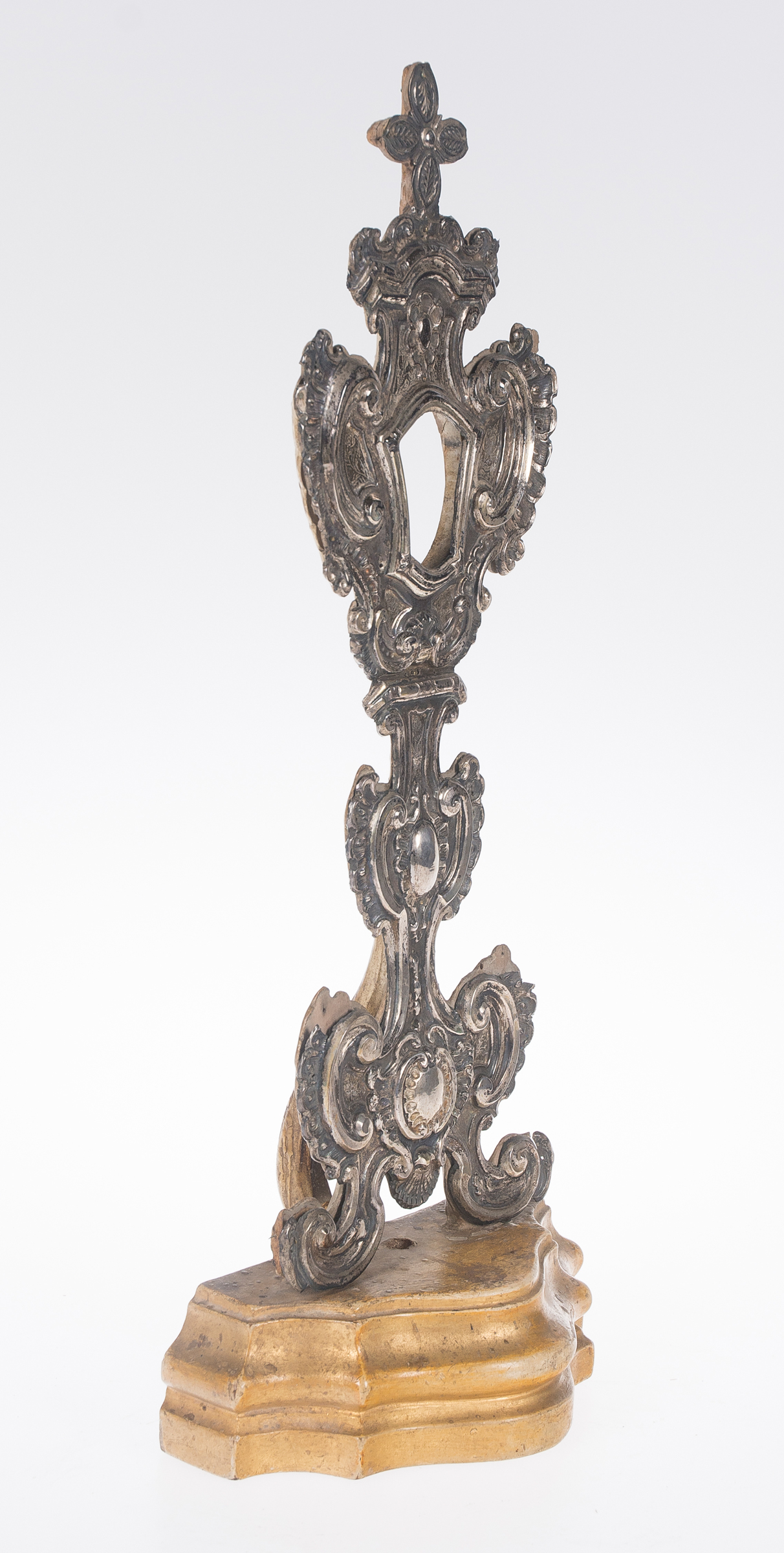 Wooden reliquary covered in embossed and chased silver. Italy. 17th - 18th century. - Image 2 of 4