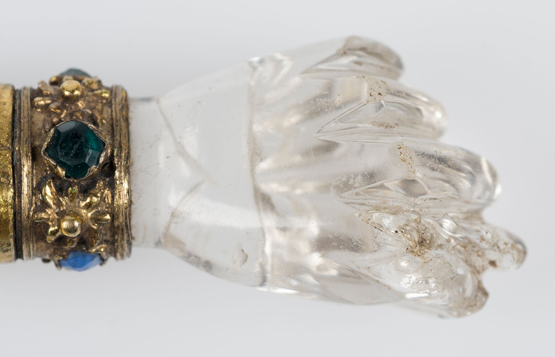 Rock crystal and gilded copper figa with precious stone cabochons. Gothic. 15th century. - Bild 7 aus 7