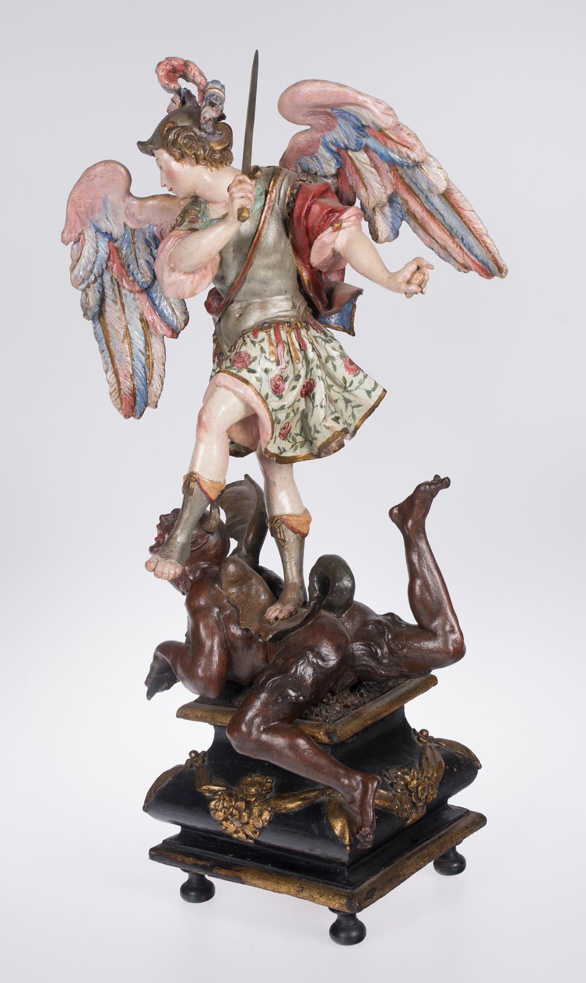 "Saint Michael Archangel". Carved, gilded and polychromed wooden sculpture. Colonial School. Mexico - Bild 4 aus 9