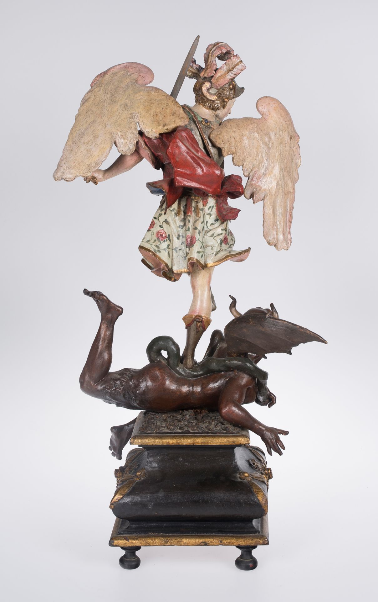 "Saint Michael Archangel". Carved, gilded and polychromed wooden sculpture. Colonial School. Mexico - Bild 5 aus 9