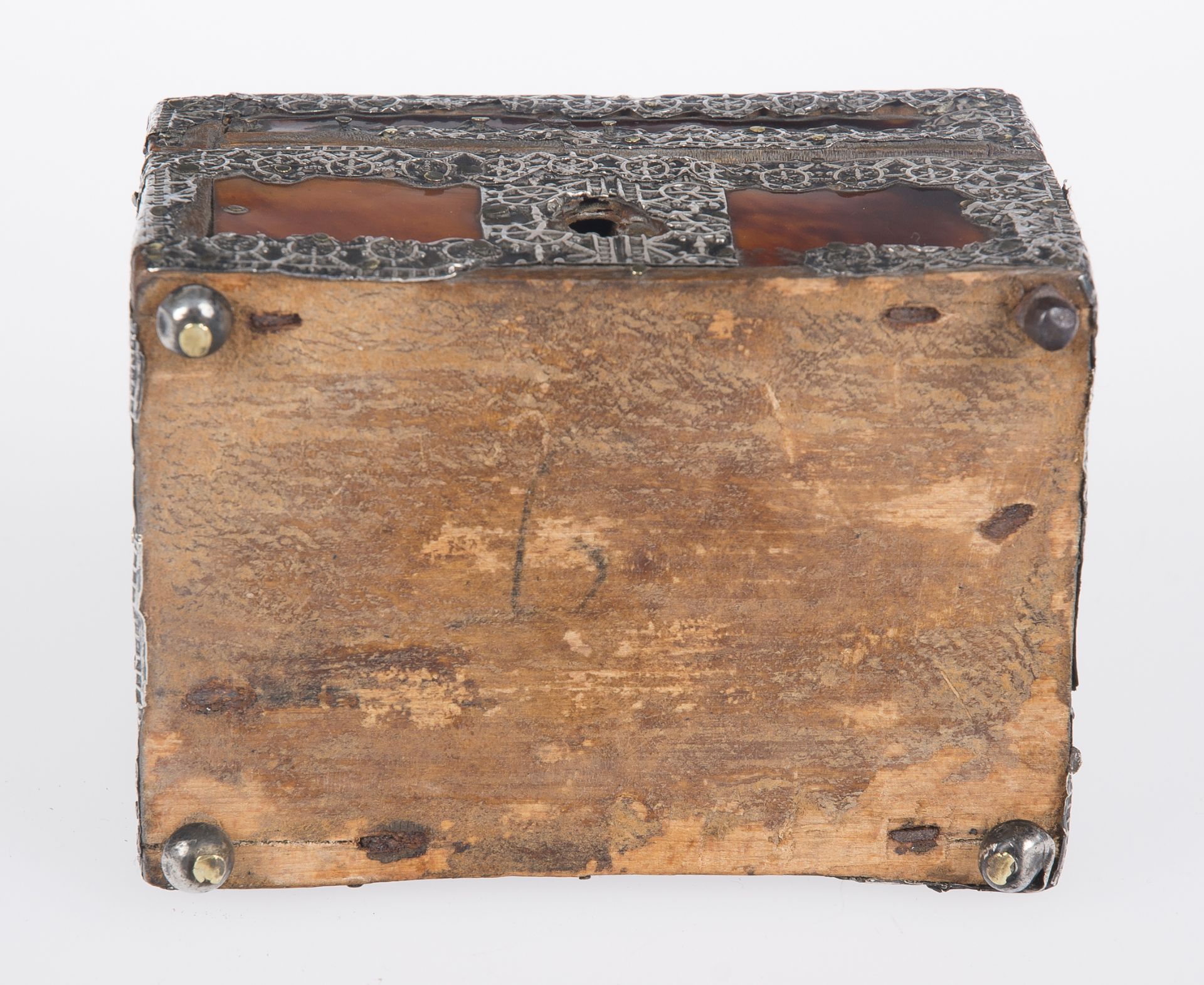 Small wooden chest covered in tortoiseshell and silver. Dutch colonies. Indonesia. 17th century. - Image 5 of 6