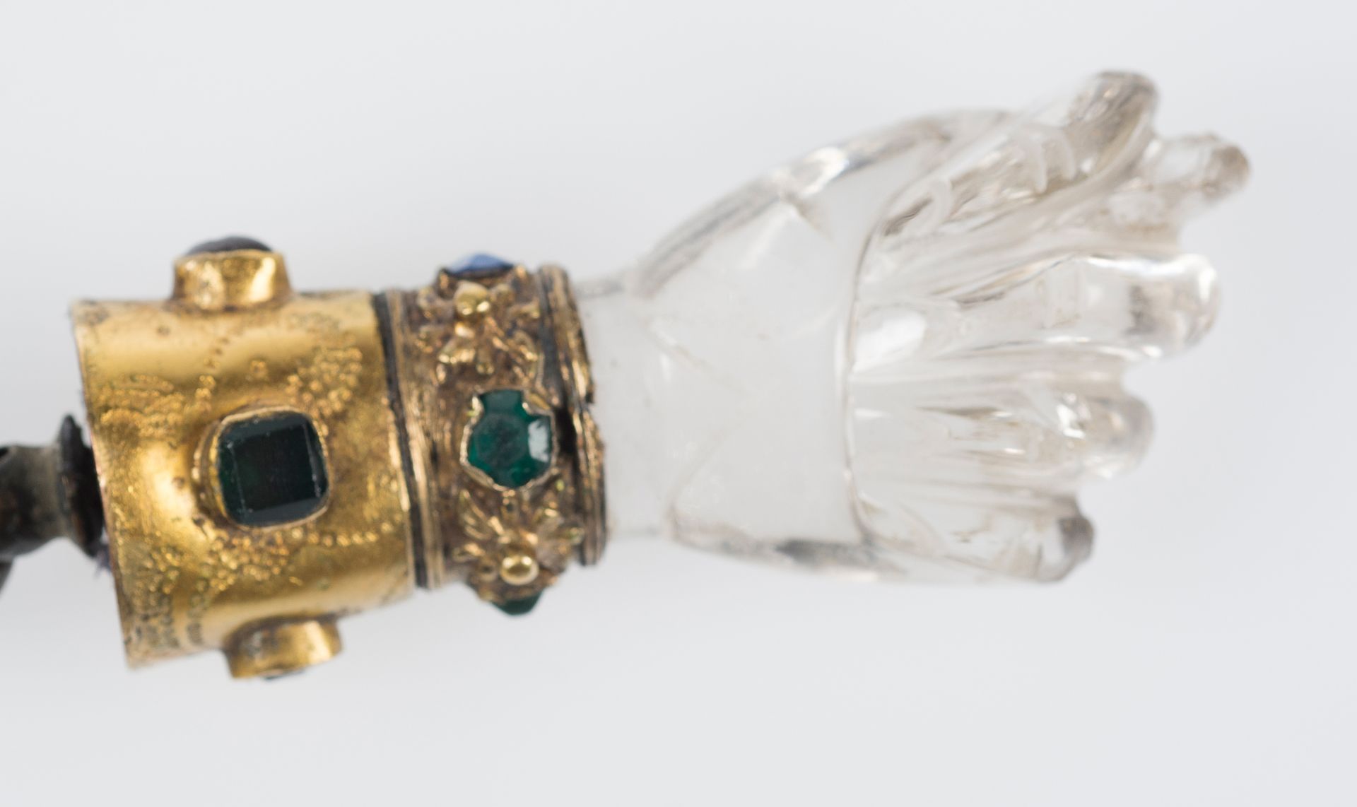 Rock crystal and gilded copper figa with precious stone cabochons. Gothic. 15th century. - Image 2 of 7