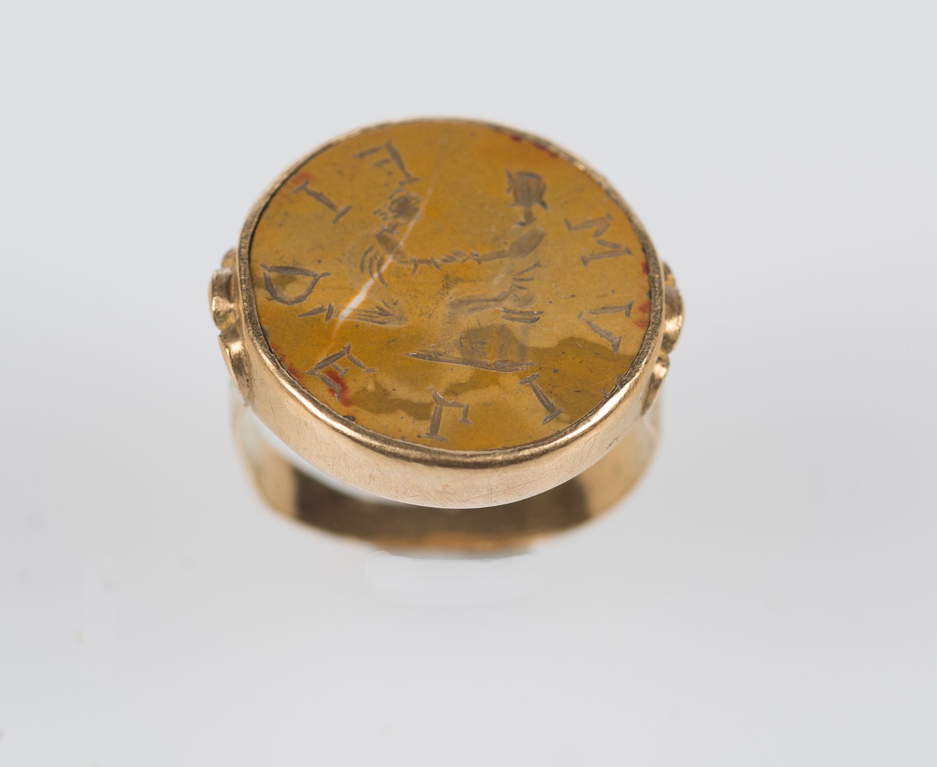 Gold and jasper ring. Medieval period. Byzantine art. 12th - 13th century. - Image 2 of 5