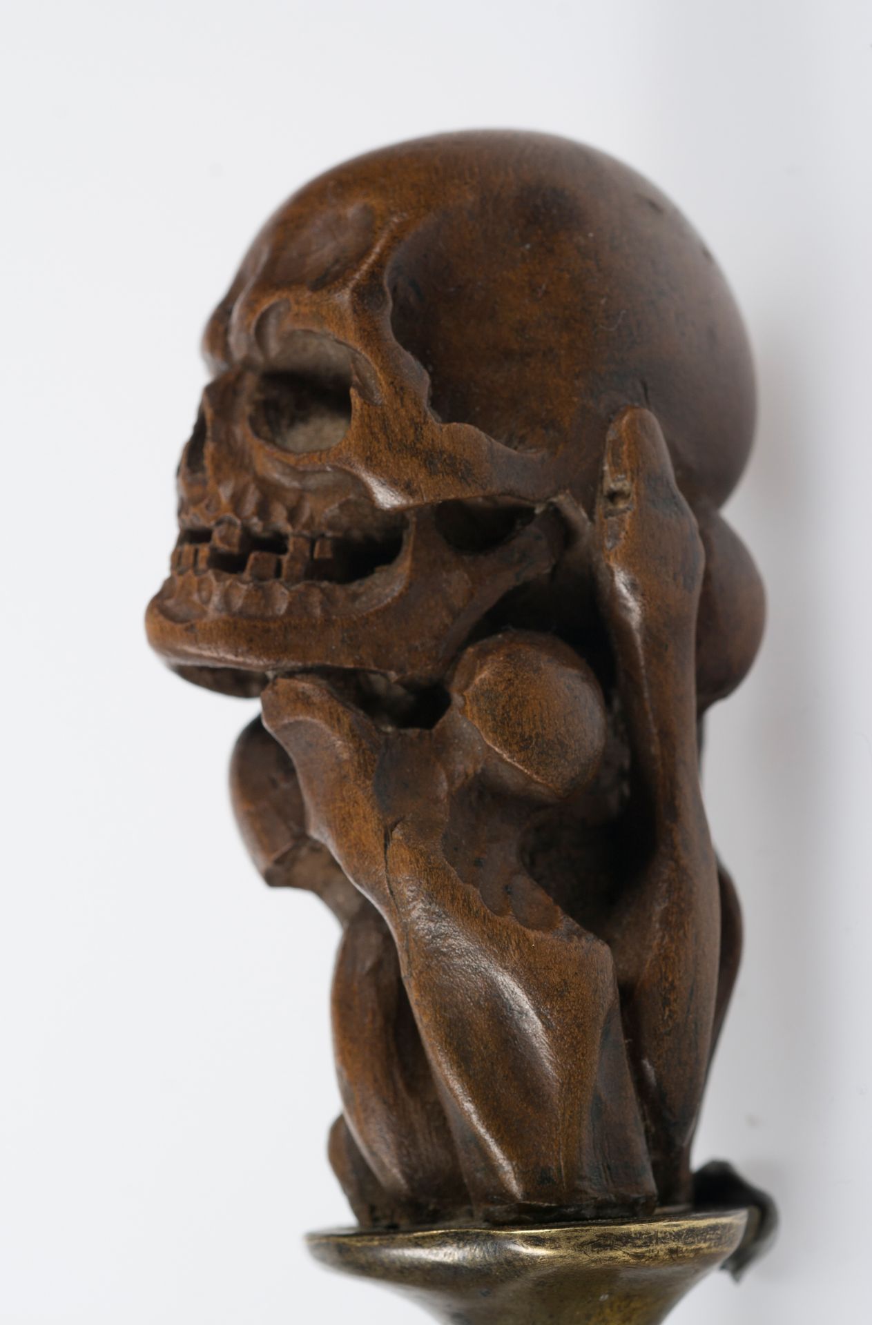 Boxwood stamp depicting a skull and a serpent. Probably German. 18th century. - Bild 4 aus 7