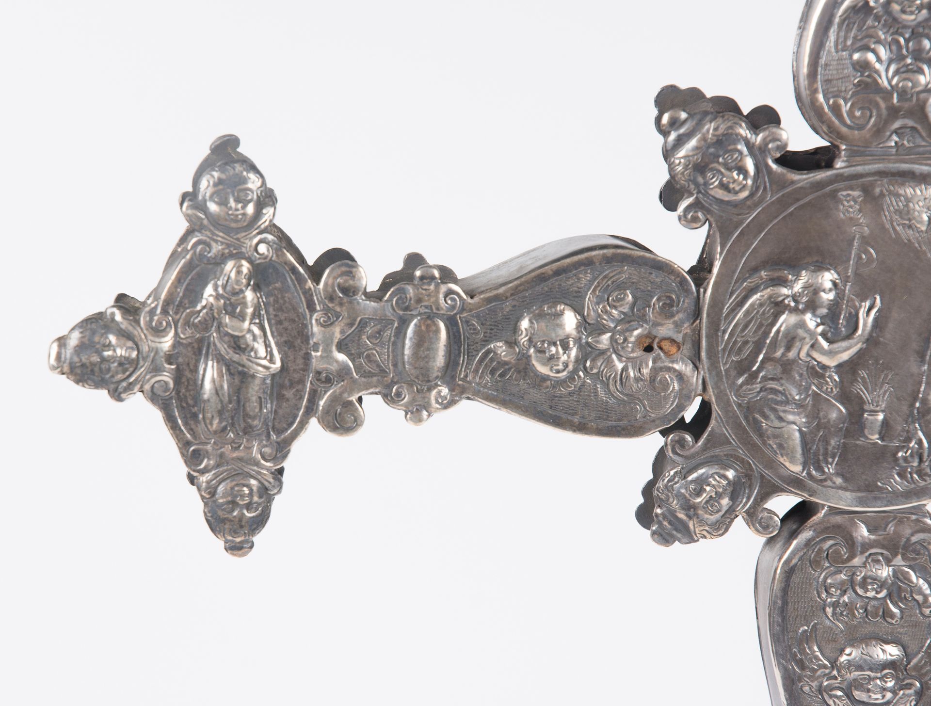 Large, chased silver processional cross. 16th century. - Image 3 of 14