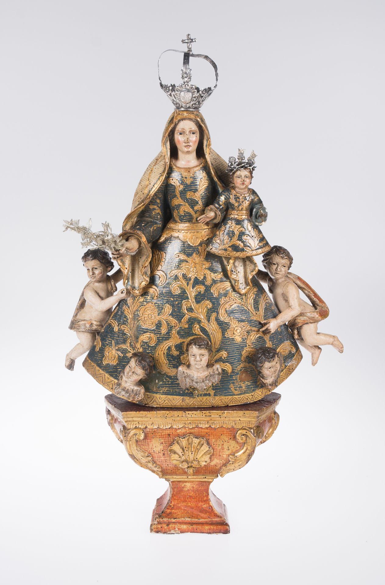 "Our Lady of the Rosary". Carved, polychromed and gilded wooden sculpture. Colonial School. Mexico. - Image 3 of 9