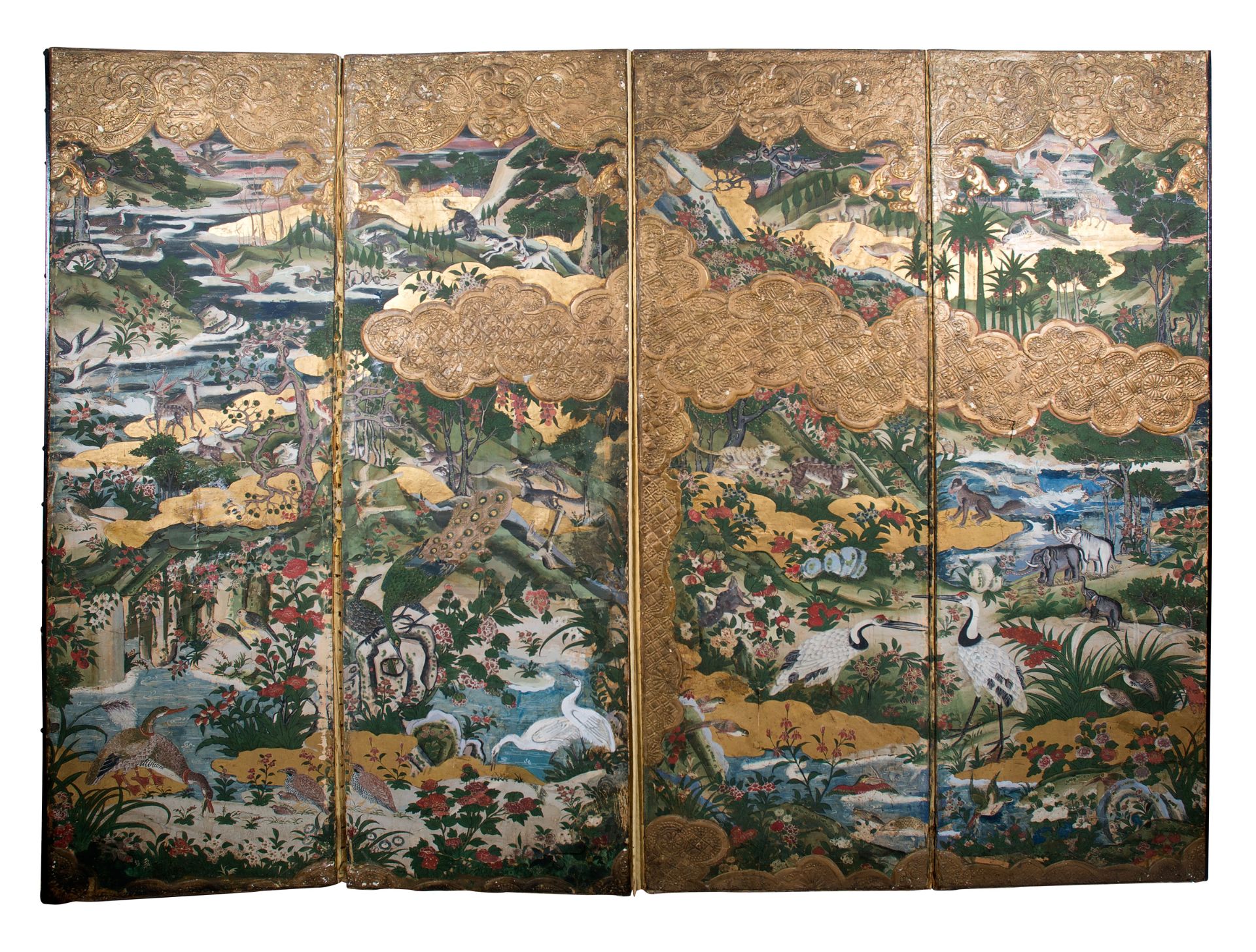 Pair of room dividers in painted paper on fabric, mixed media, gilt and gold goffering. Colonial - Image 4 of 25