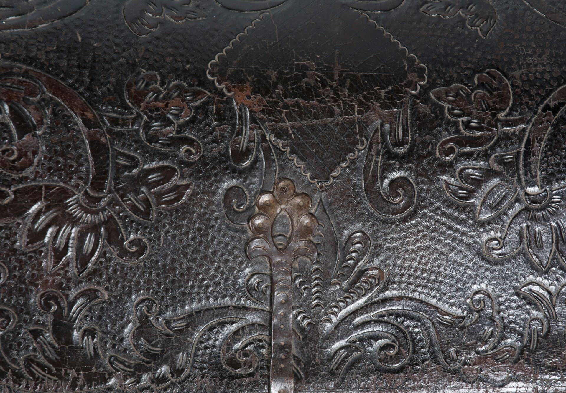 Embossed leather chest. Colonial School. Peru. 18th century. - Image 3 of 5