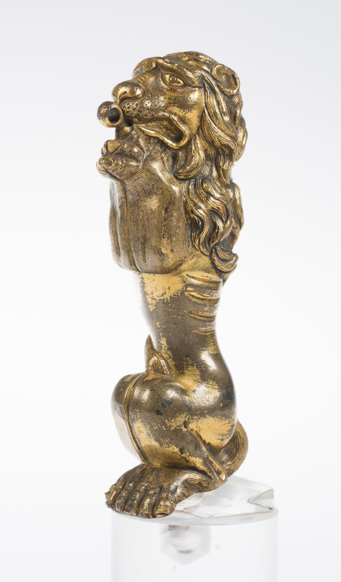 Gilded and chased bronze lion. Italian-Flemish work. Renaissance. Circa 1500. - Bild 3 aus 7