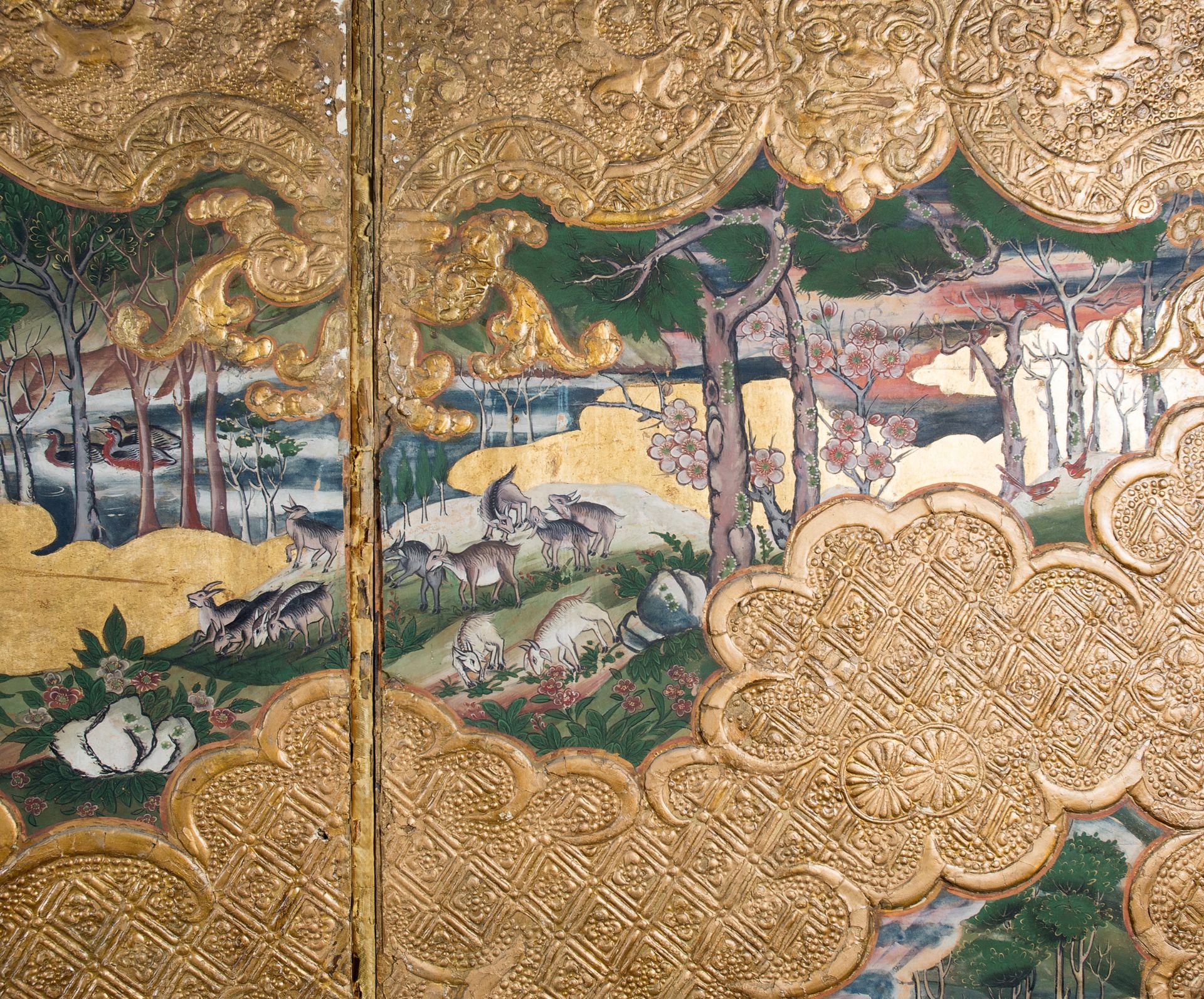 Pair of room dividers in painted paper on fabric, mixed media, gilt and gold goffering. Colonial - Bild 14 aus 25