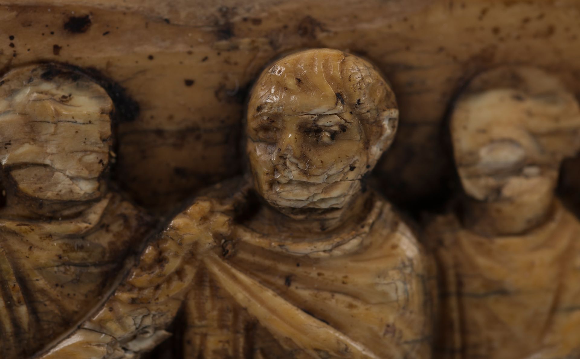 "The trial of Christ". Sculpted ivory relief. Carolingian Period. 6th - 9th century. - Bild 8 aus 9