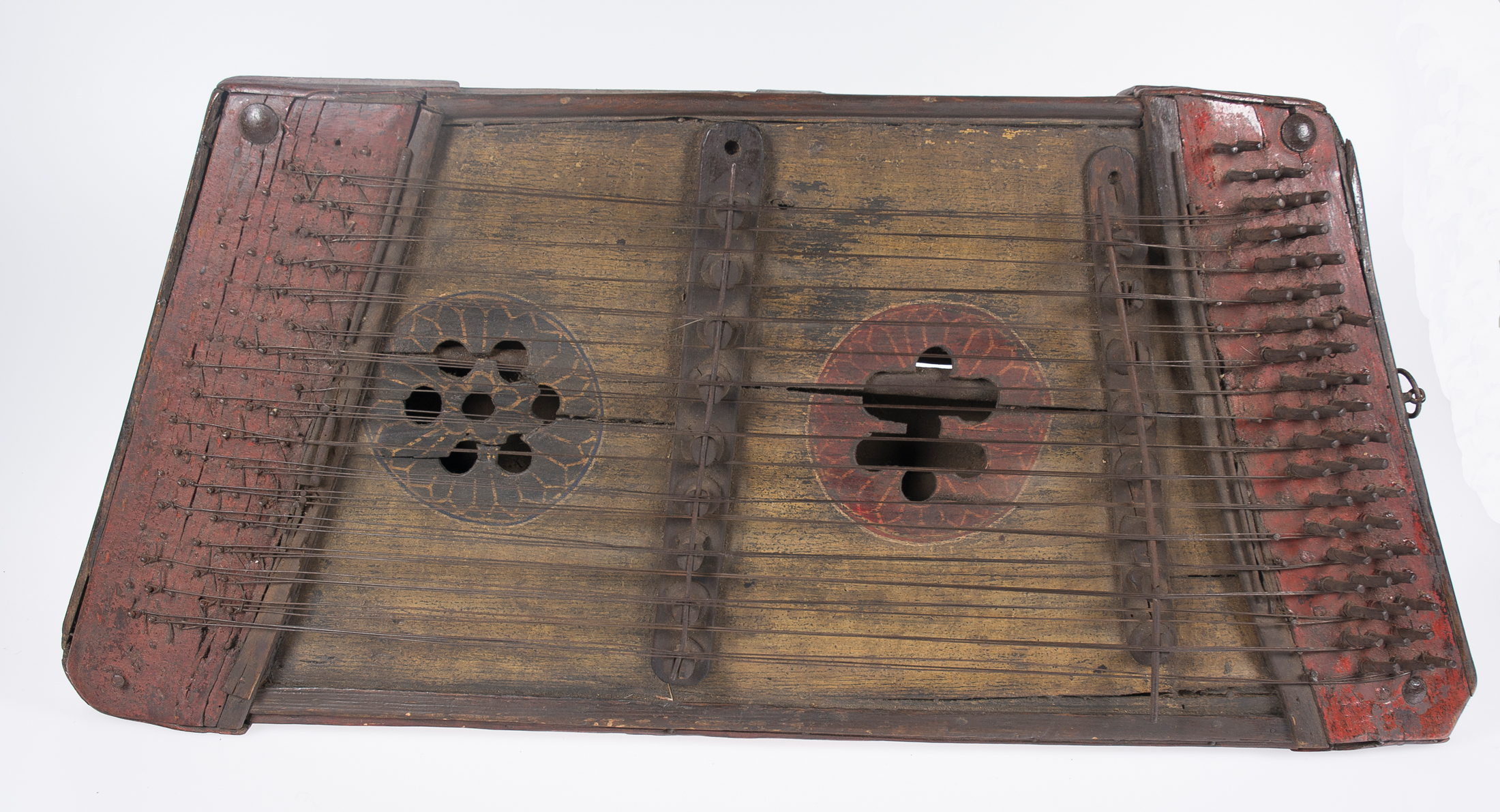 Polychromed walnut psaltery. Italy. 15th - 16th century. - Image 6 of 8