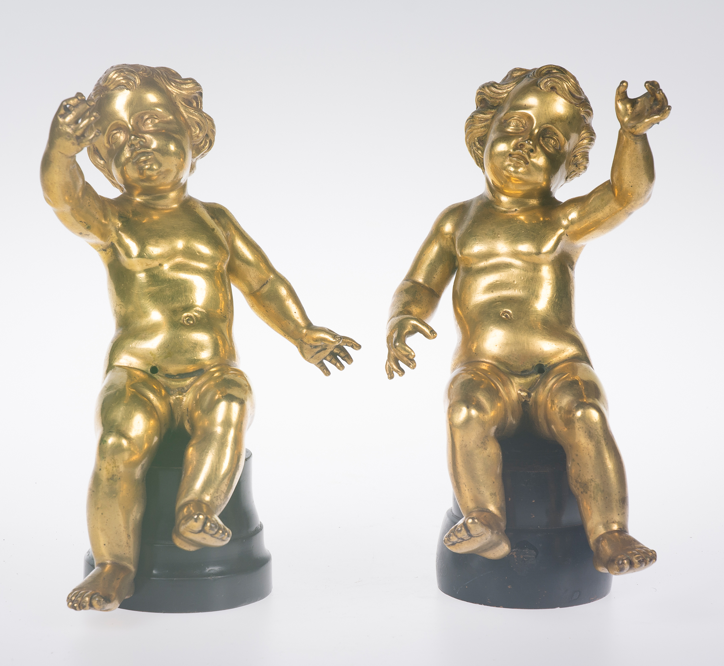 Pair of gilded bronze angels. Italy. 18th century.