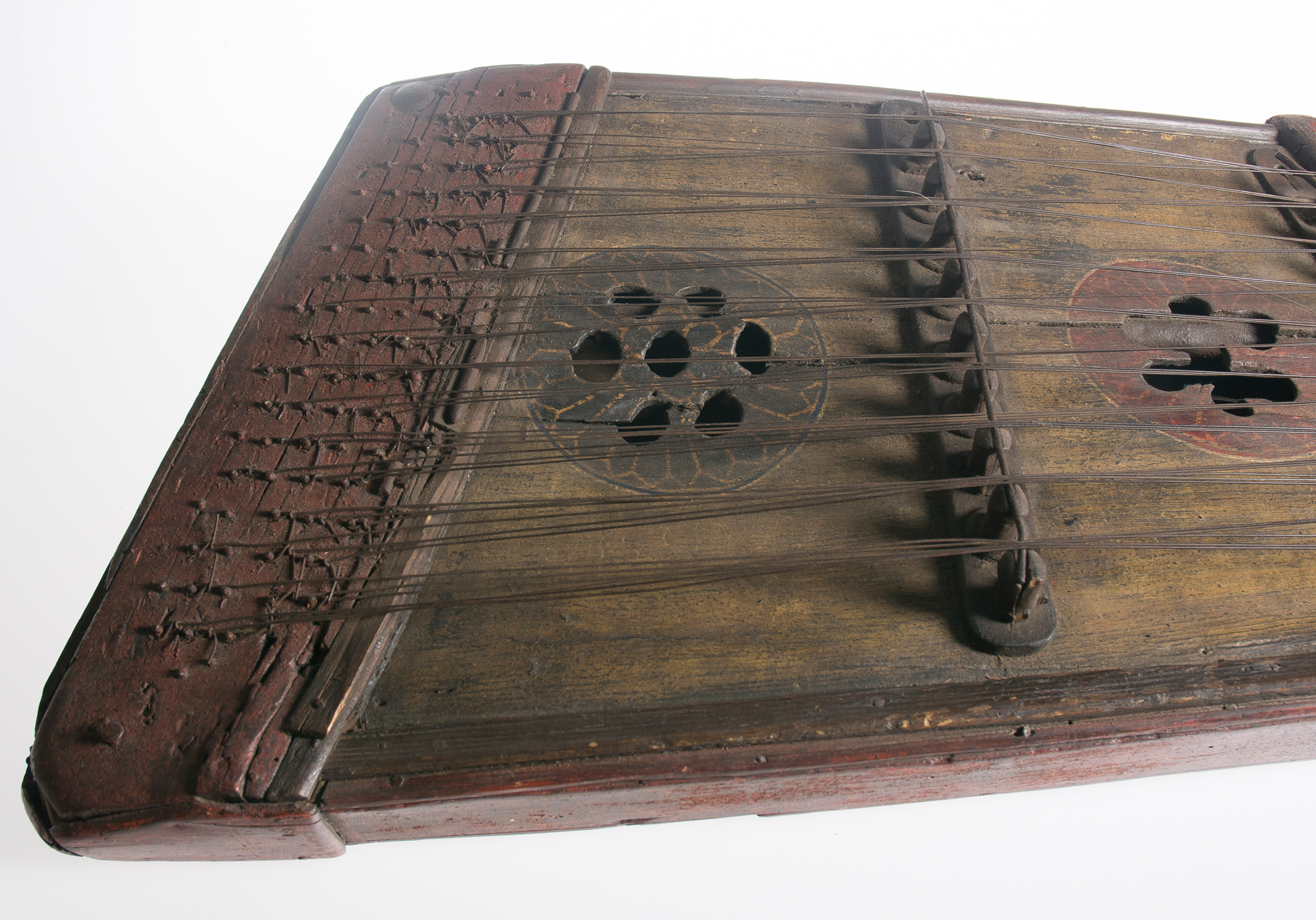 Polychromed walnut psaltery. Italy. 15th - 16th century. - Image 5 of 8