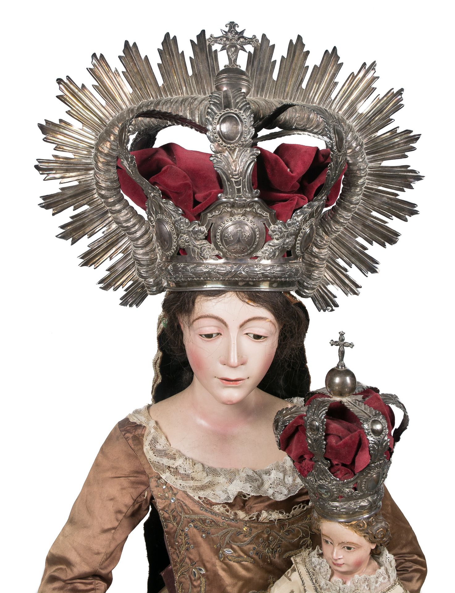 "Madonna and Child". Carved and polychromed wooden sculpture, with silver crowns and staff. Coloni - Image 4 of 6