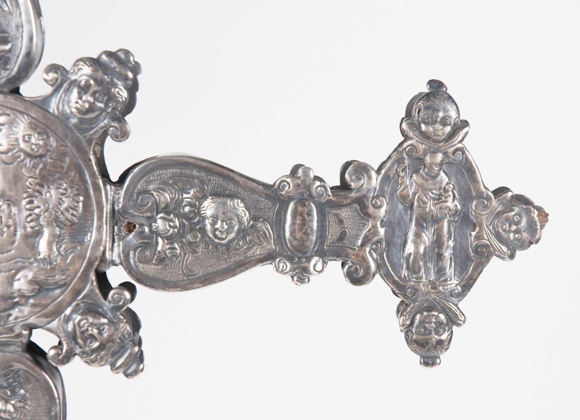 Large, chased silver processional cross. 16th century. - Image 10 of 14