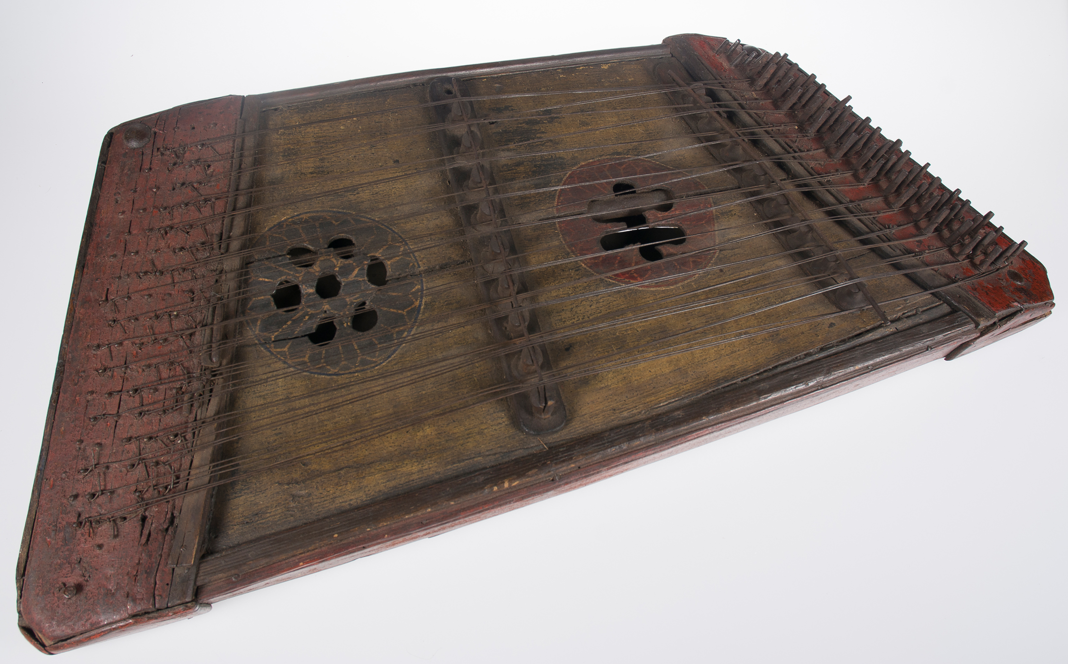 Polychromed walnut psaltery. Italy. 15th - 16th century. - Image 2 of 8