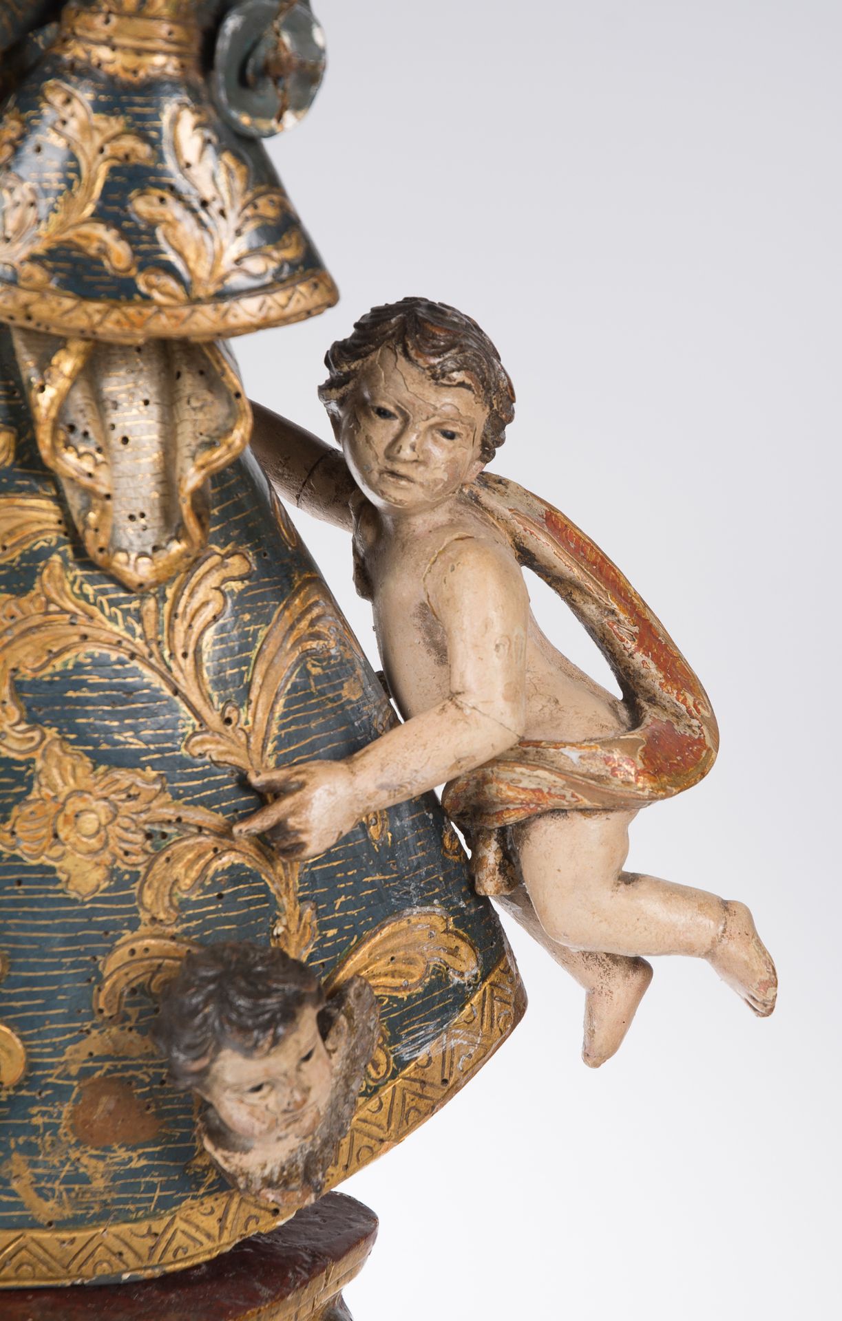 "Our Lady of the Rosary". Carved, polychromed and gilded wooden sculpture. Colonial School. Mexico. - Image 7 of 9