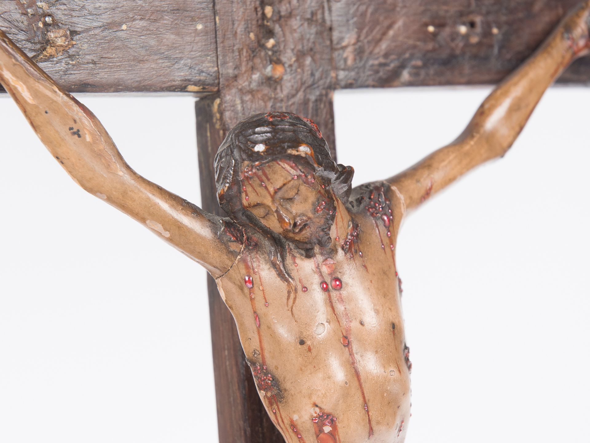"Christ". Carved and polychromed boxwood sculpture with ruby incrustations. Quito School. Peru. Co - Image 4 of 8