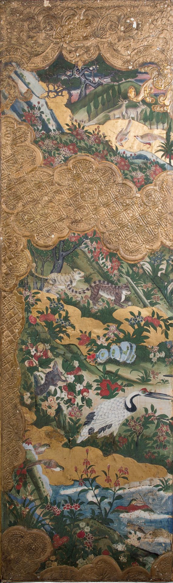 Pair of room dividers in painted paper on fabric, mixed media, gilt and gold goffering. Colonial - Image 7 of 25