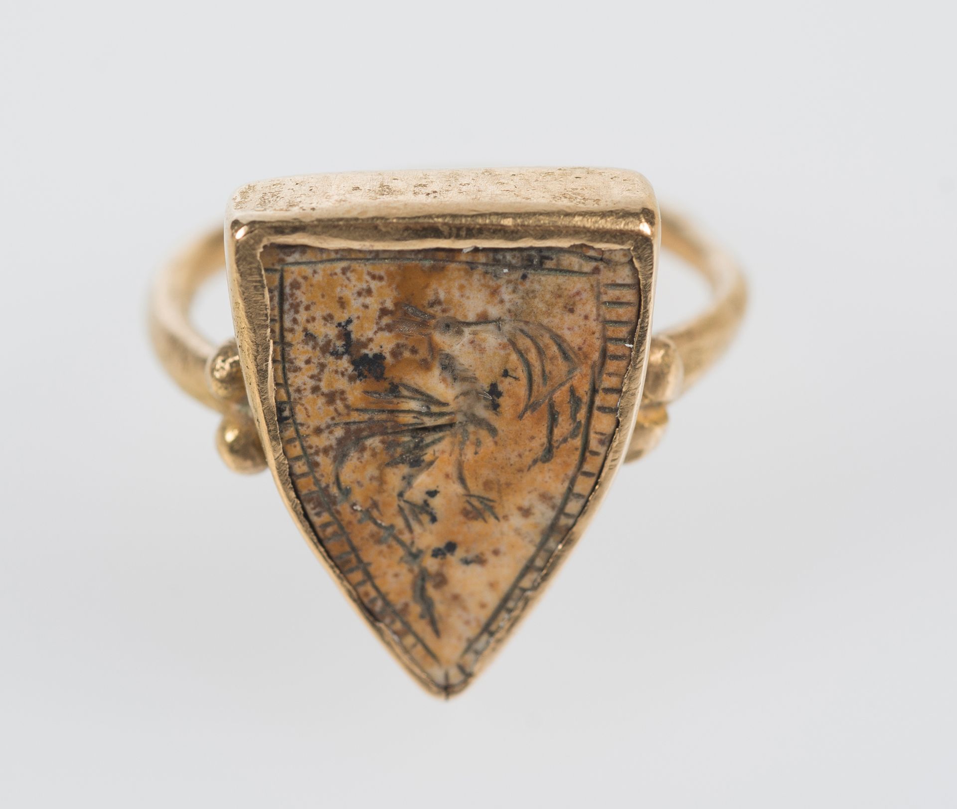 Gold and jasper ring. Medieval period. Gothic. Circa 1400. - Image 2 of 5