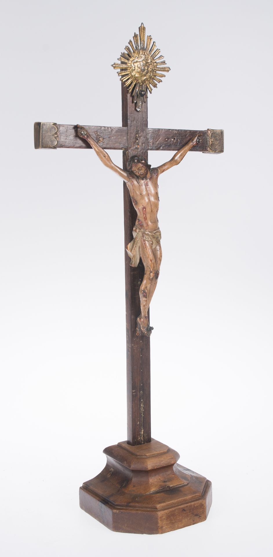 "Christ". Carved and polychromed boxwood sculpture with ruby incrustations. Quito School. Peru. Co - Image 3 of 8