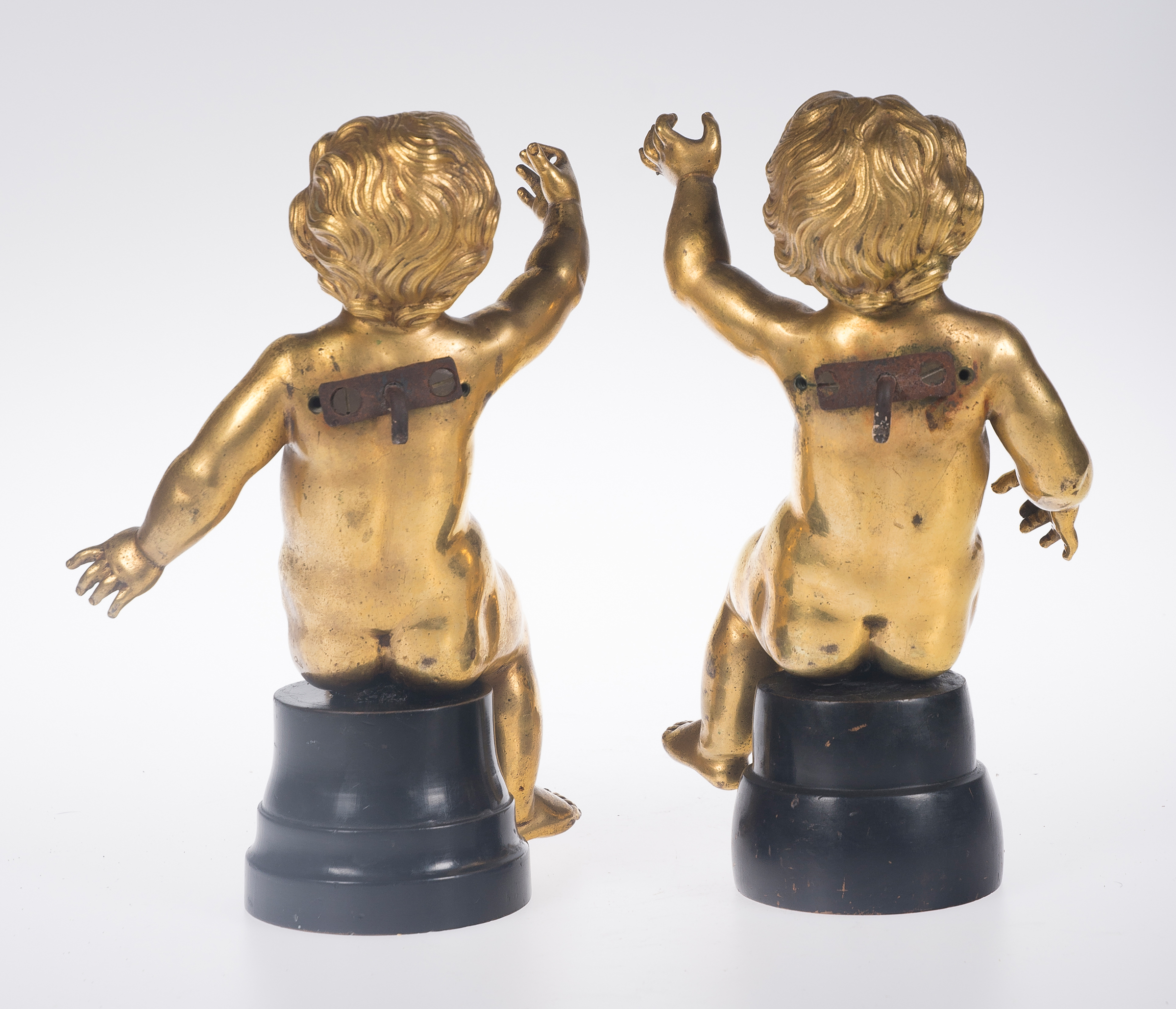 Pair of gilded bronze angels. Italy. 18th century. - Image 4 of 4