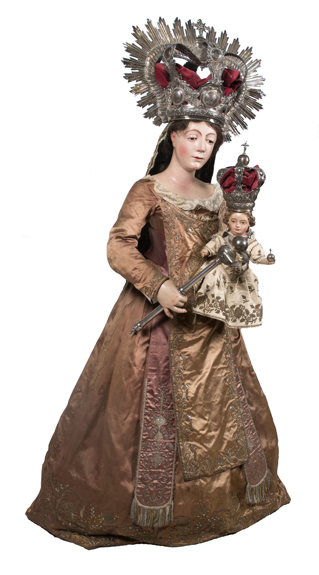 "Madonna and Child". Carved and polychromed wooden sculpture, with silver crowns and staff. Coloni - Image 3 of 6