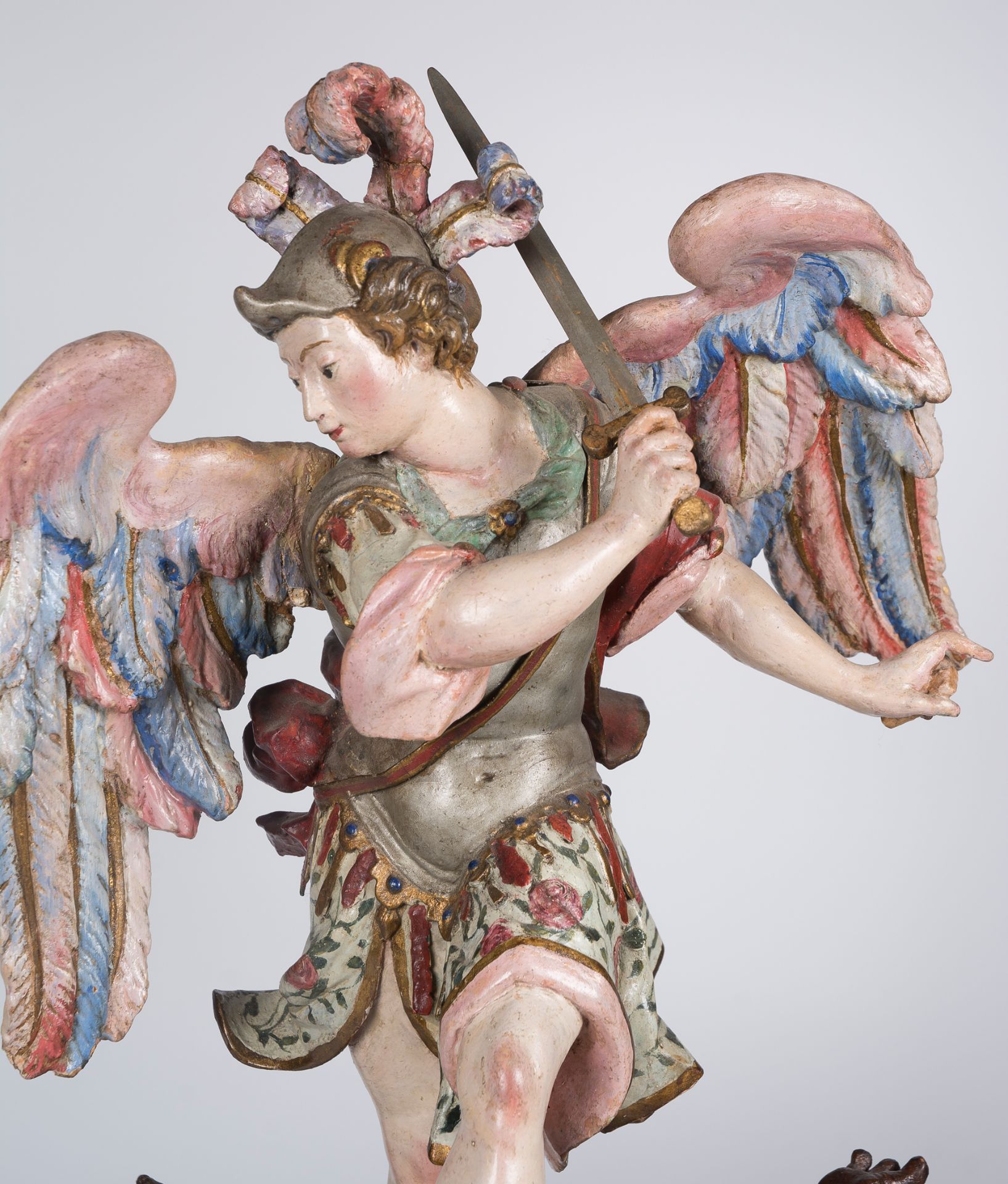 "Saint Michael Archangel". Carved, gilded and polychromed wooden sculpture. Colonial School. Mexico - Bild 3 aus 9