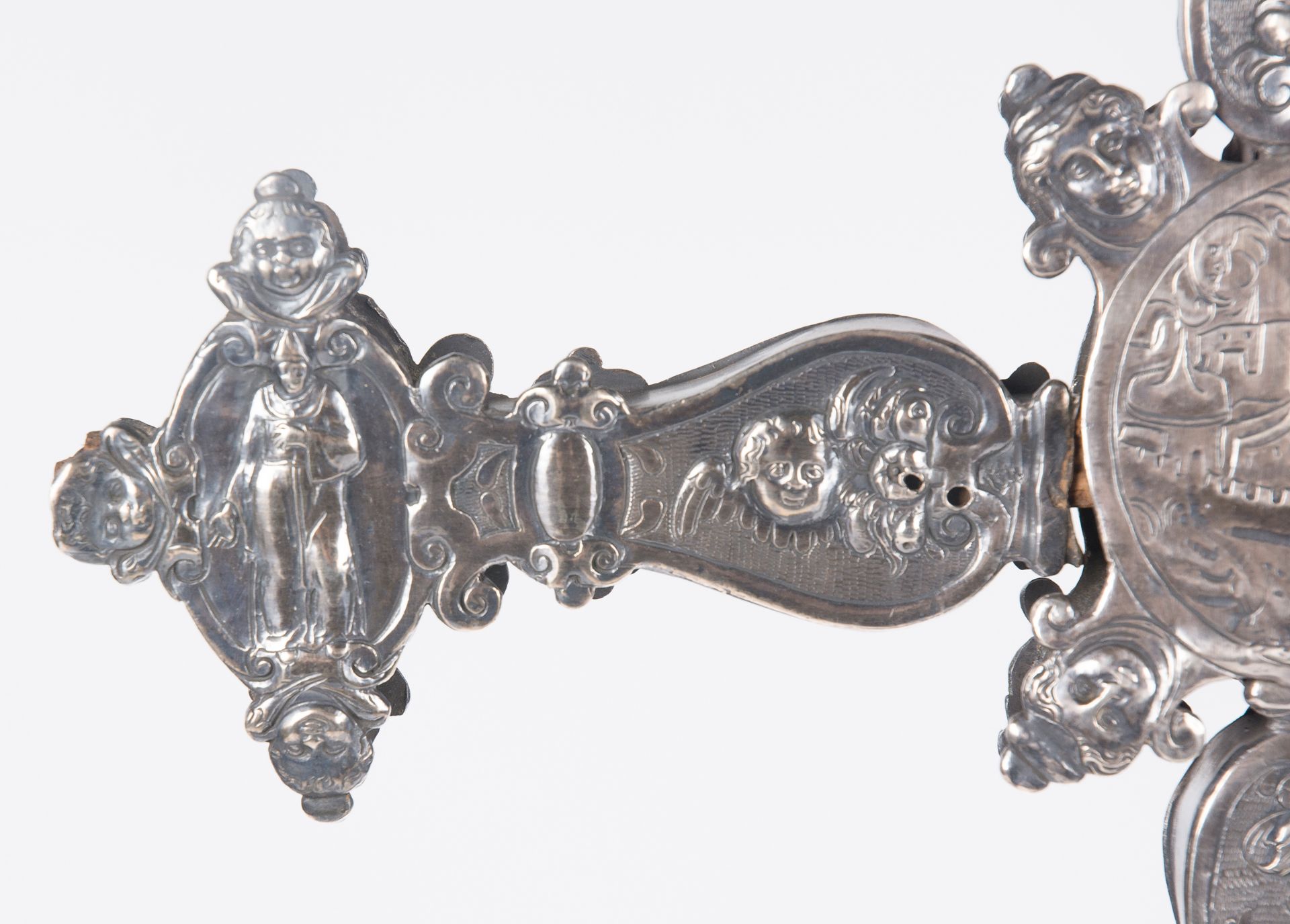 Large, chased silver processional cross. 16th century. - Image 9 of 14