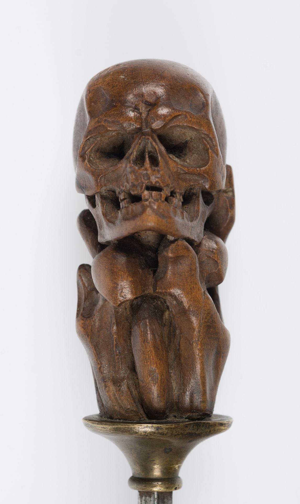 Boxwood stamp depicting a skull and a serpent. Probably German. 18th century. - Image 3 of 7