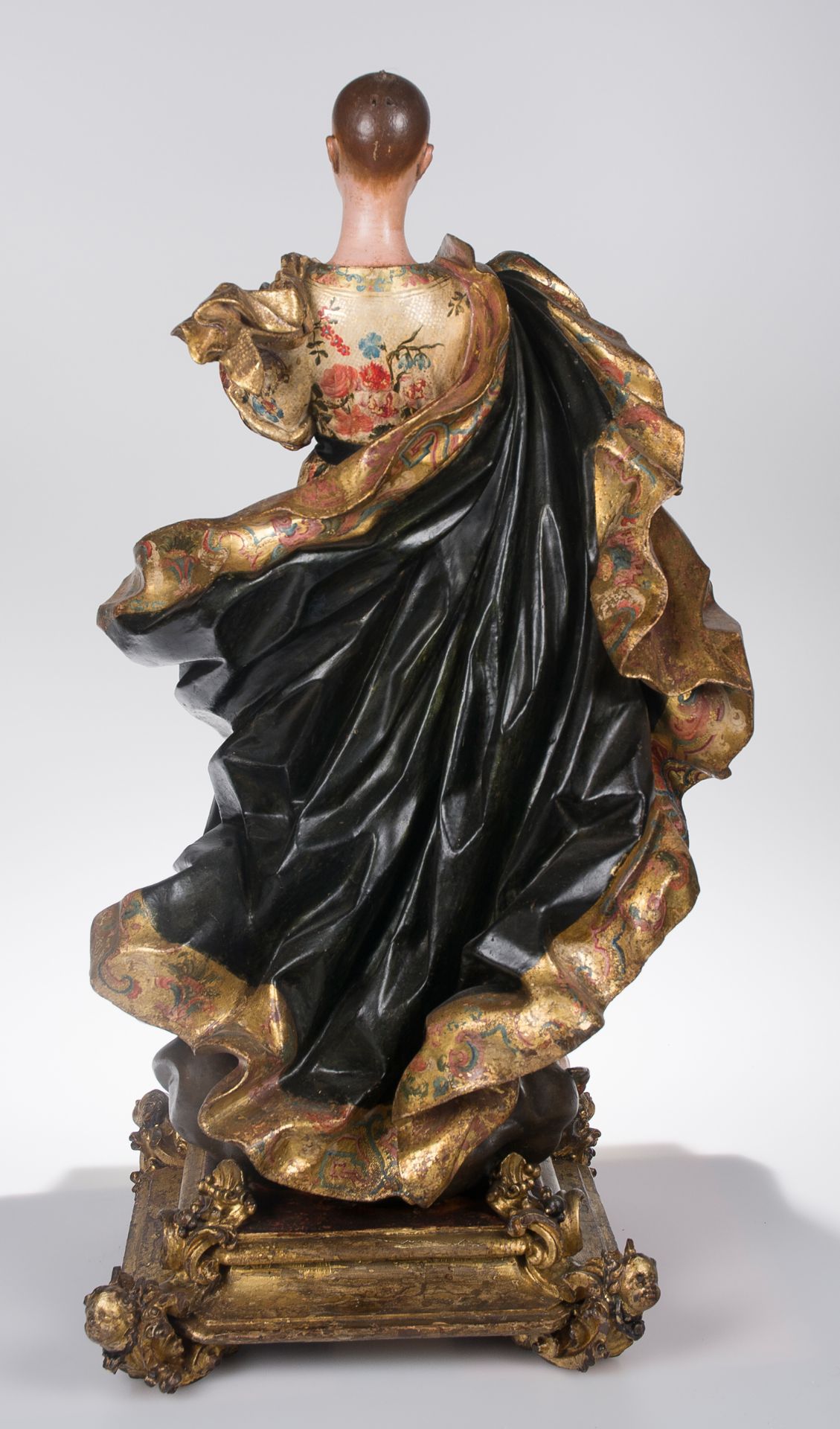 "Our Lady Immaculate". Carved, gilded, estofado technique and polychromed wooden sculpture. Colon - Image 12 of 21