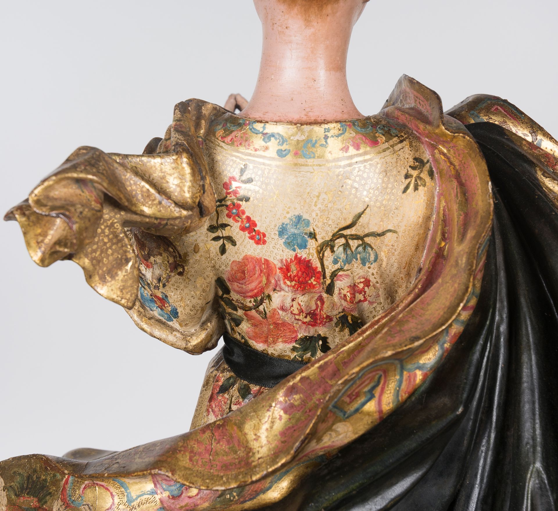 "Our Lady Immaculate". Carved, gilded, estofado technique and polychromed wooden sculpture. Colon - Image 13 of 21